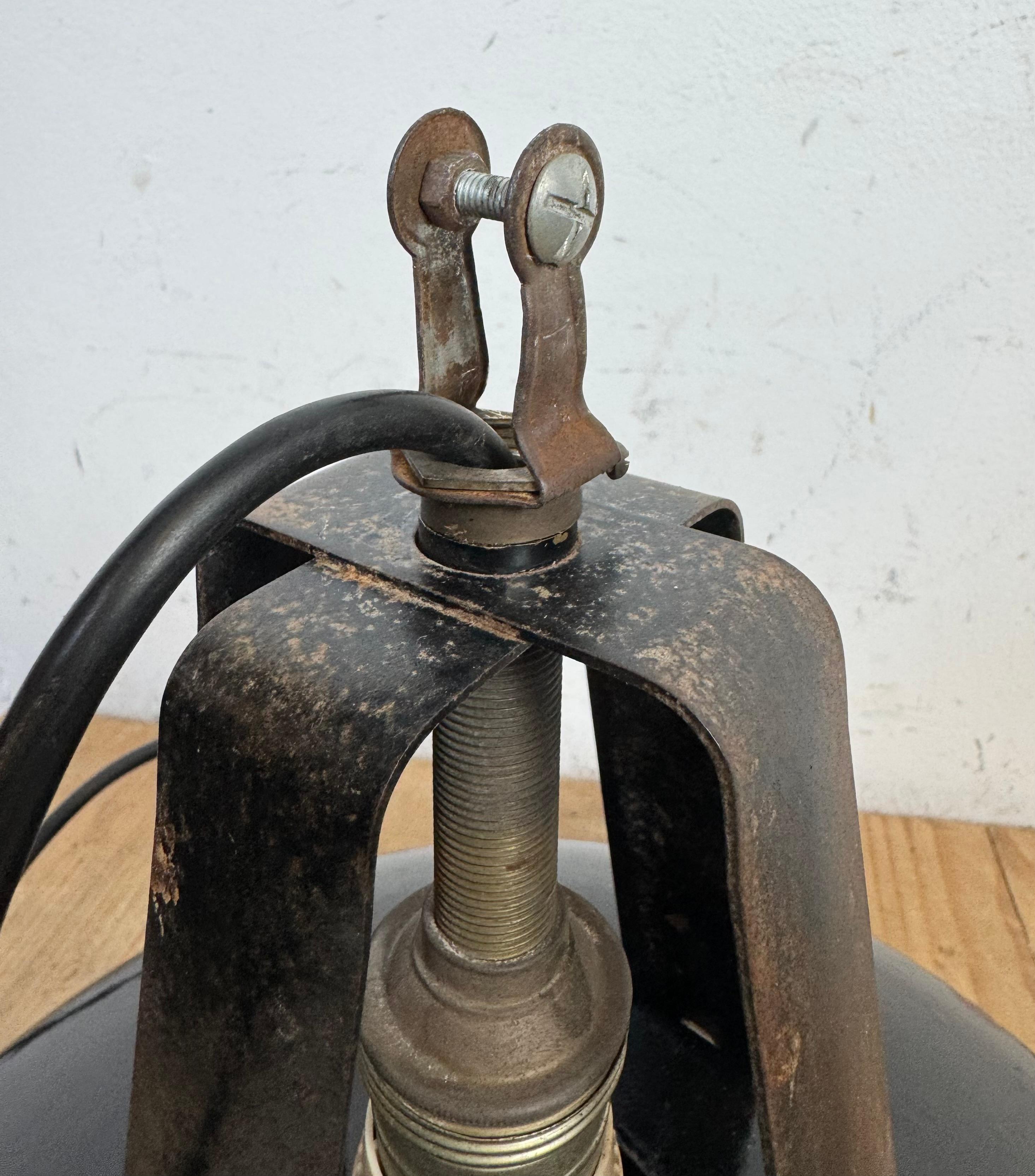 Industrielle französische schwarze Emaille-Hängelampe aus MAZDA, 1960er Jahre im Angebot 14