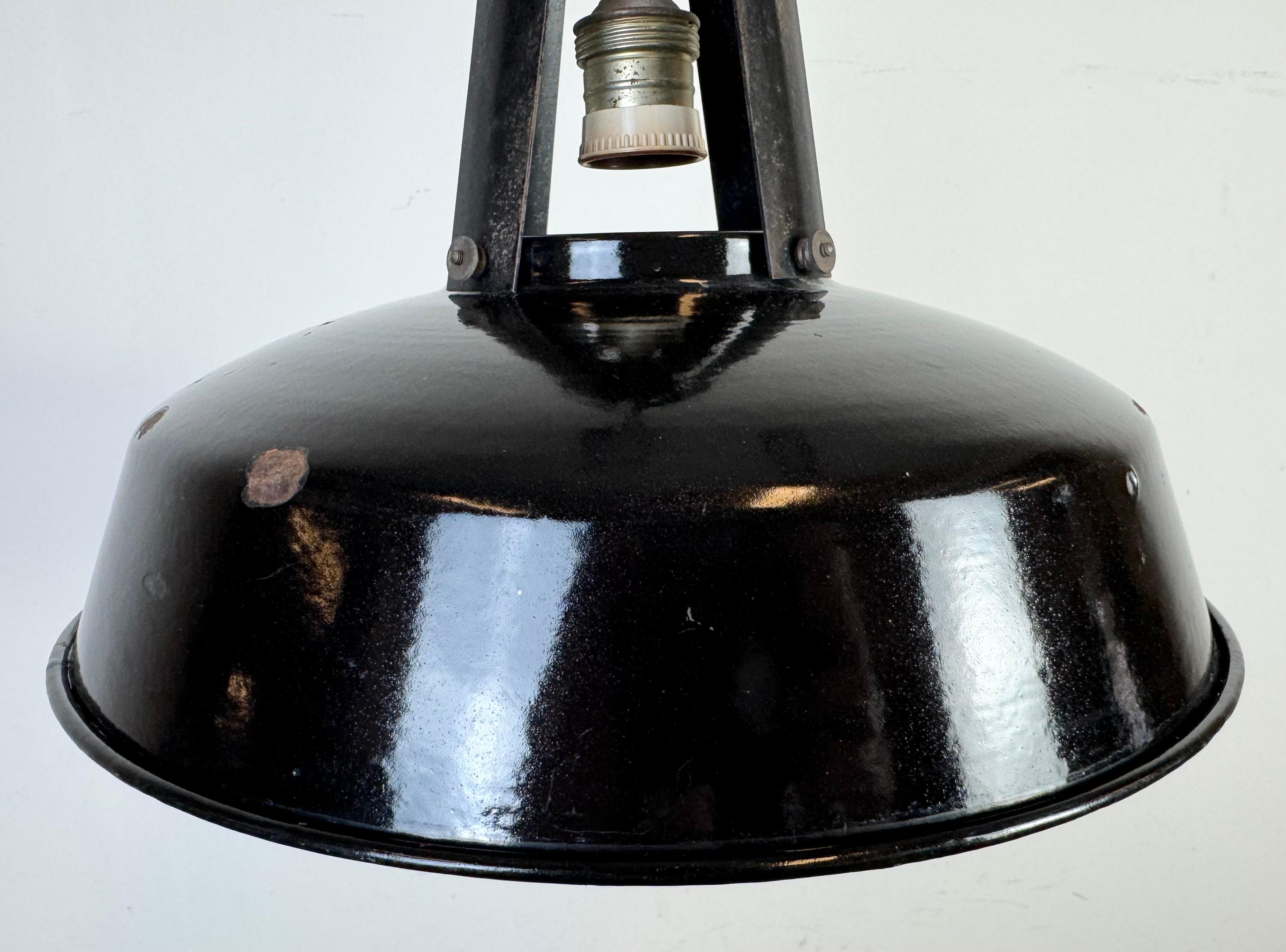 Industrielle französische schwarze Emaille-Hängelampe aus MAZDA, 1960er Jahre (Französisch) im Angebot