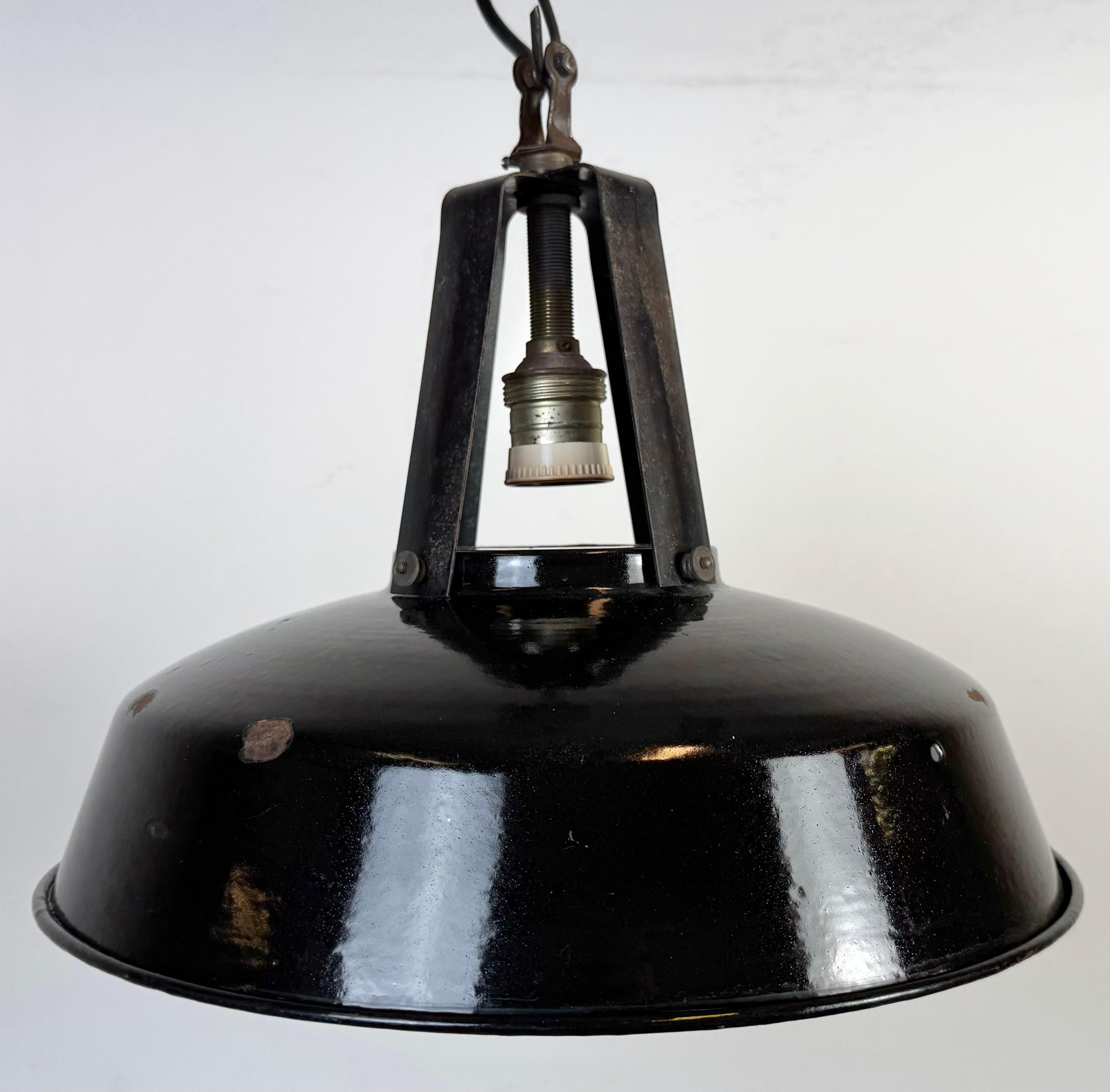 Industrielle französische schwarze Emaille-Hängelampe aus MAZDA, 1960er Jahre (20. Jahrhundert) im Angebot