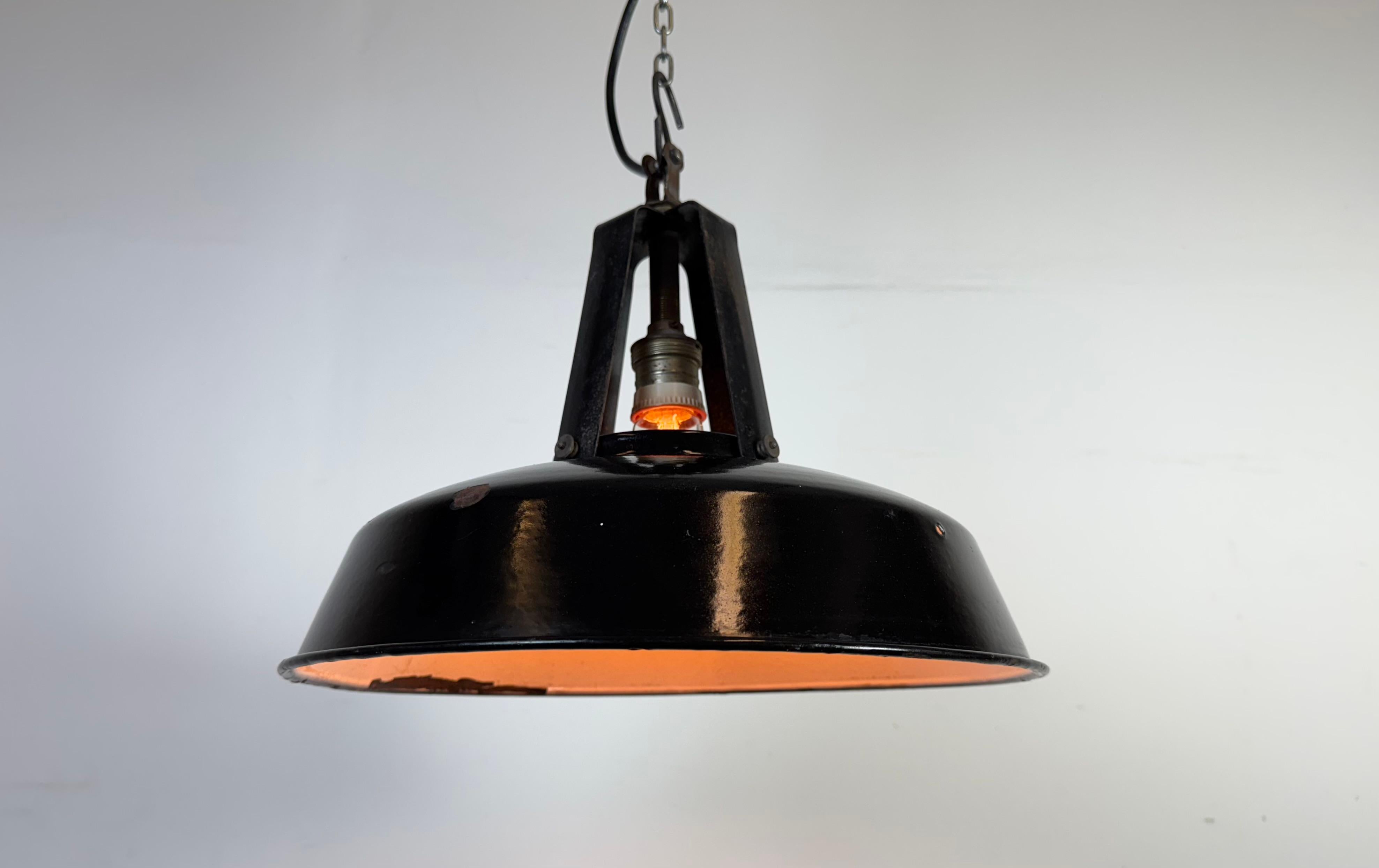 Industrielle französische schwarze Emaille-Hängelampe aus MAZDA, 1960er Jahre im Angebot 4
