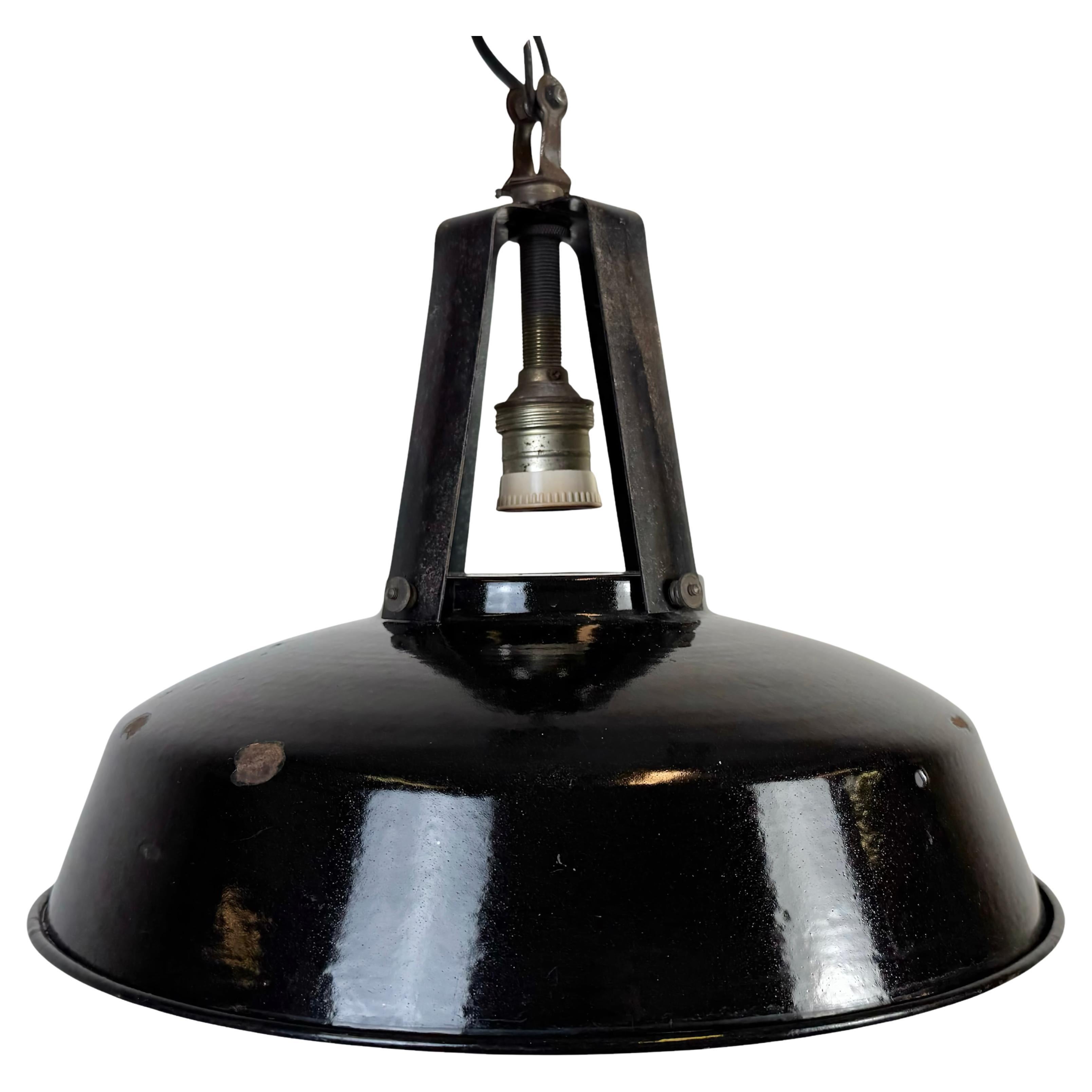 Industrielle französische schwarze Emaille-Hängelampe aus MAZDA, 1960er Jahre im Angebot
