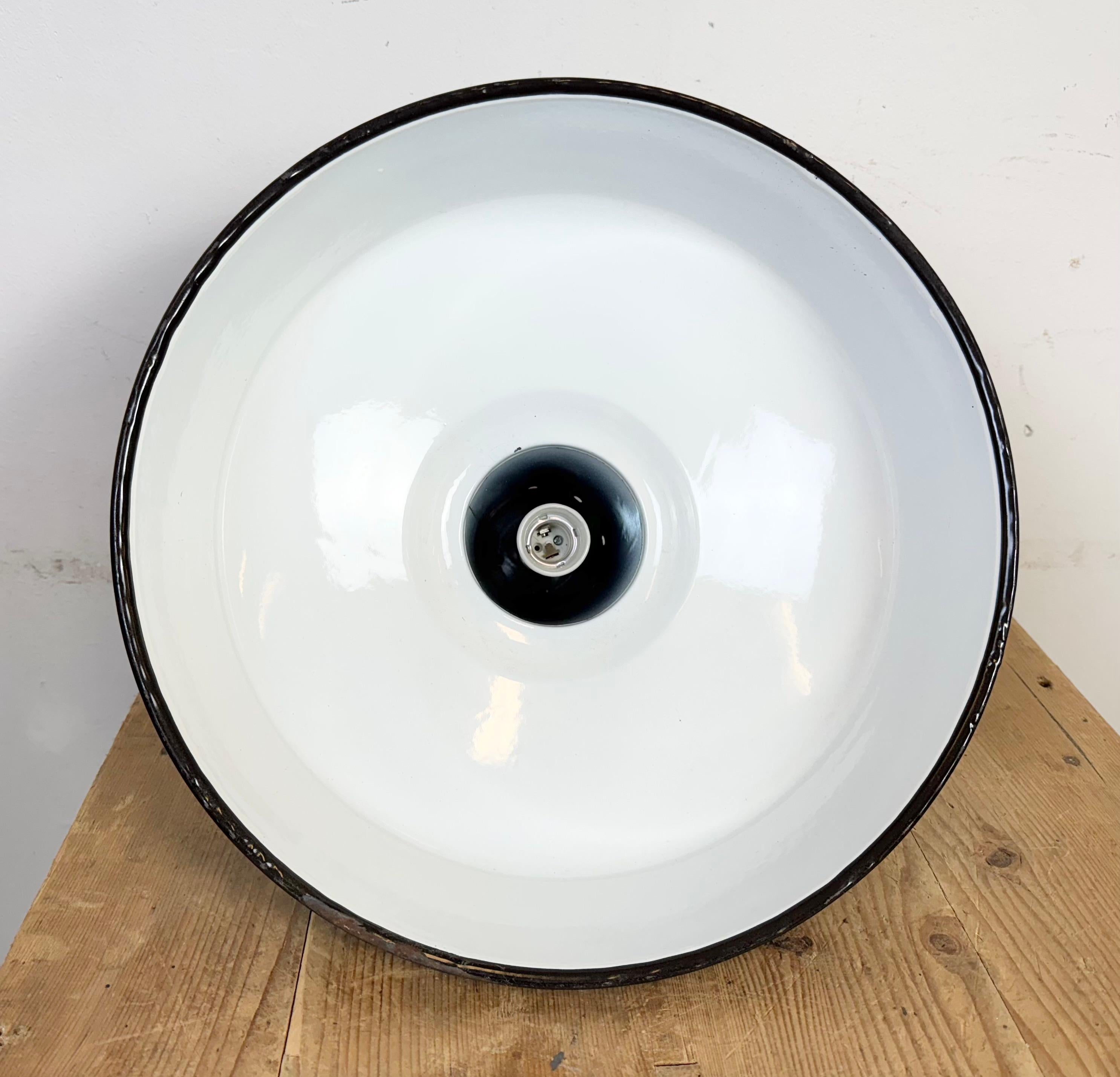 Lampada a sospensione industriale francese a smalto grigio scuro, anni '60 in vendita 7