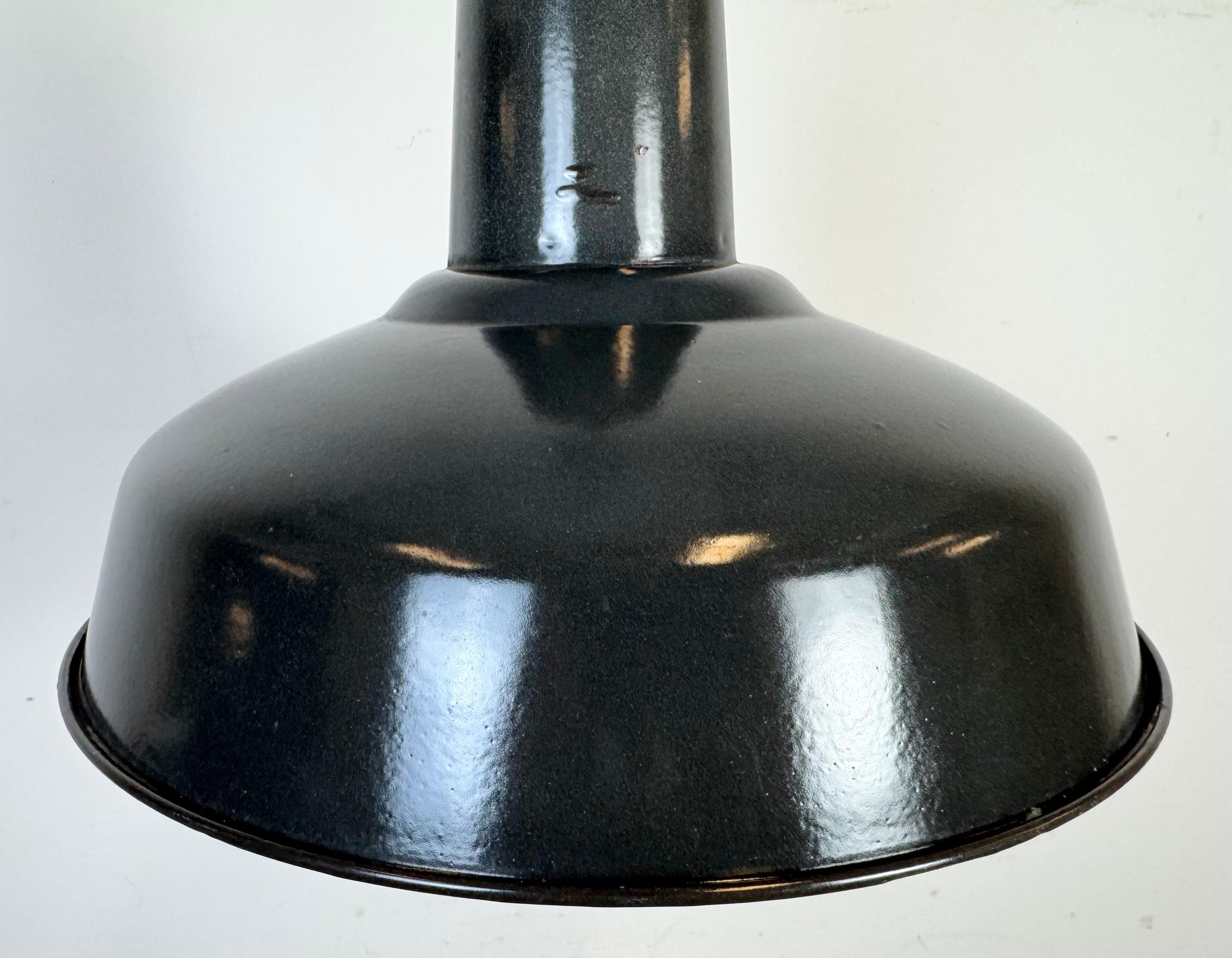 Metallo Lampada a sospensione industriale francese a smalto grigio scuro, anni '60 in vendita