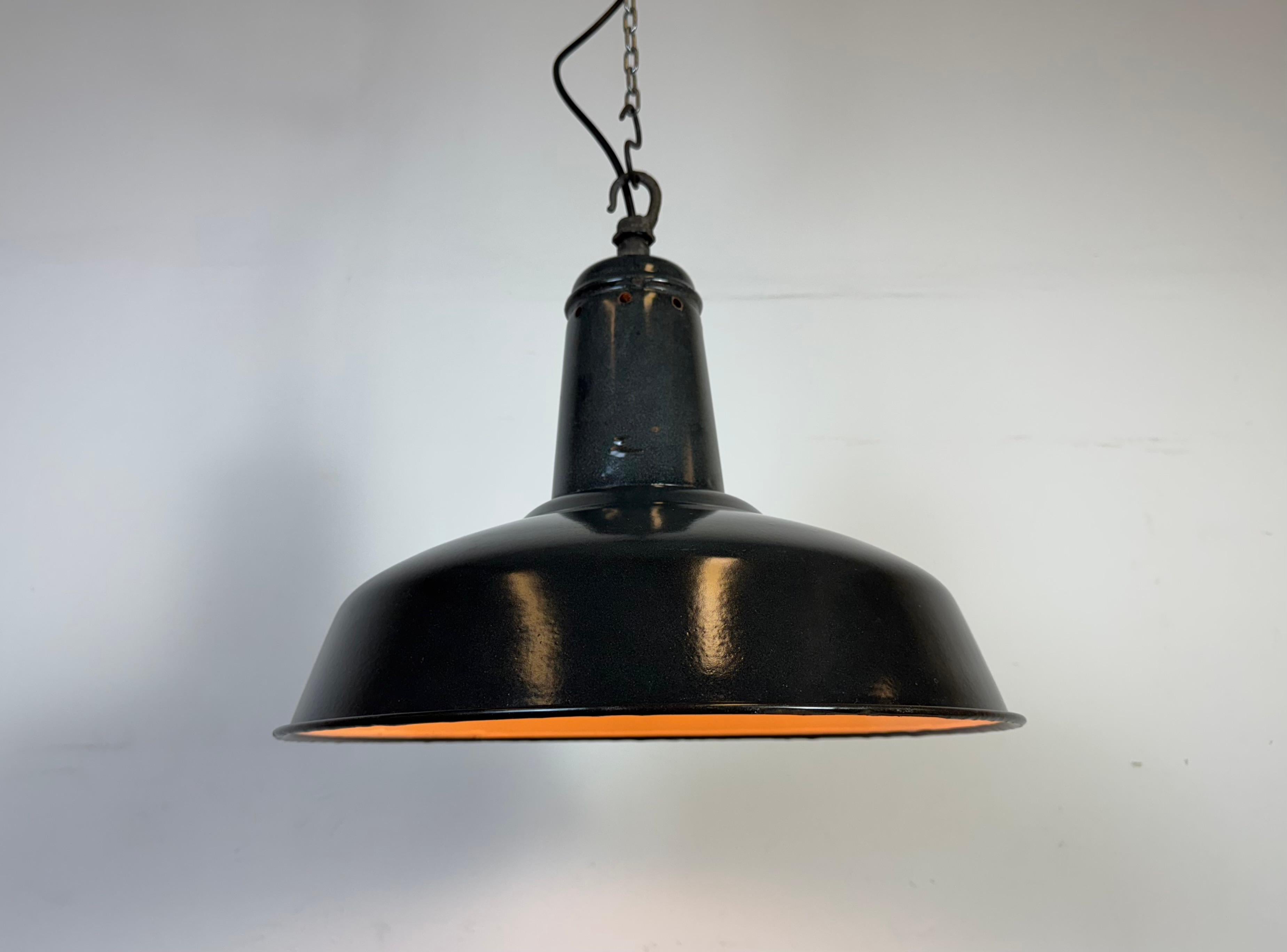 Lampada a sospensione industriale francese a smalto grigio scuro, anni '60 in vendita 1