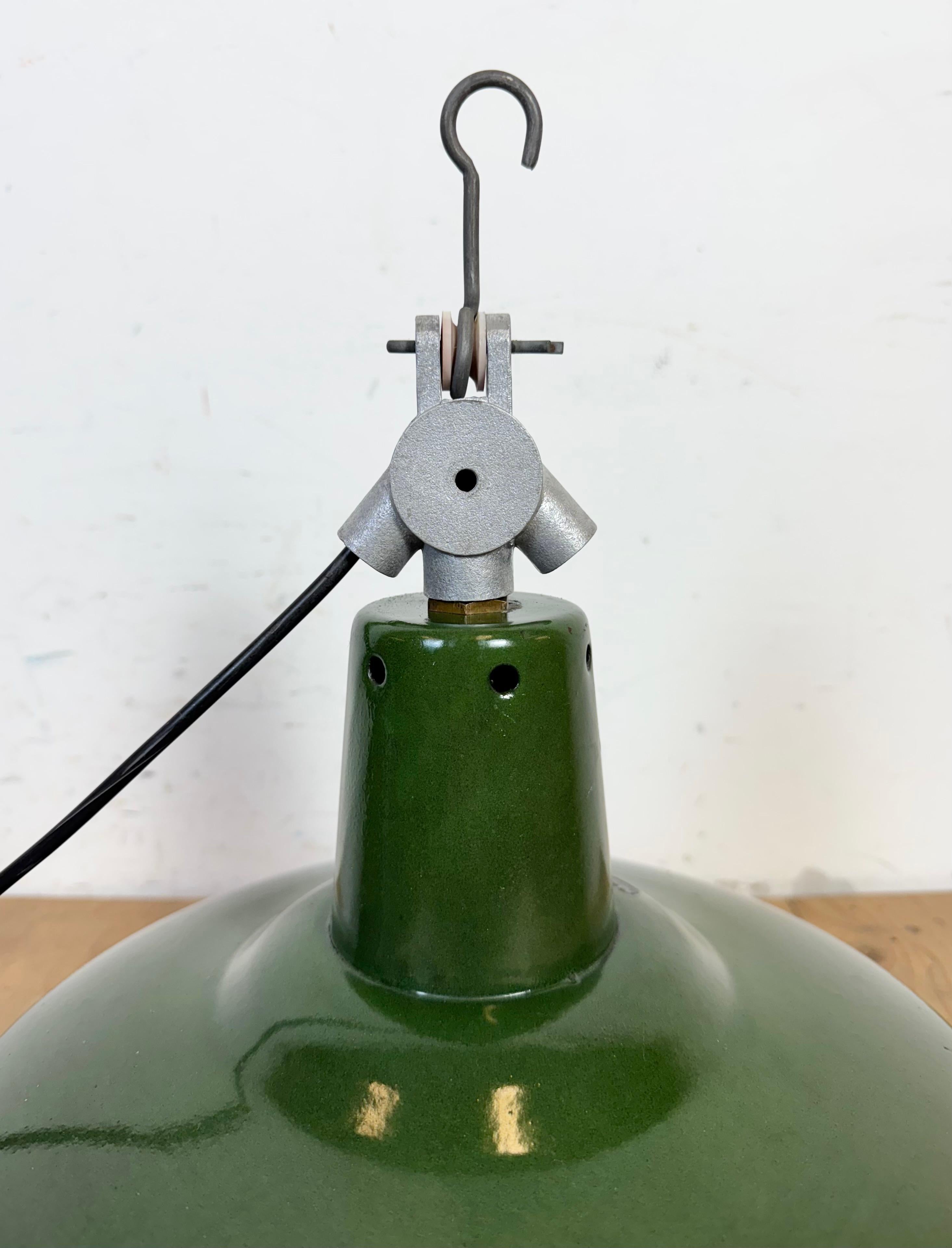 Lampada a sospensione industriale francese Greene & Greene Factory, anni '60 in vendita 4