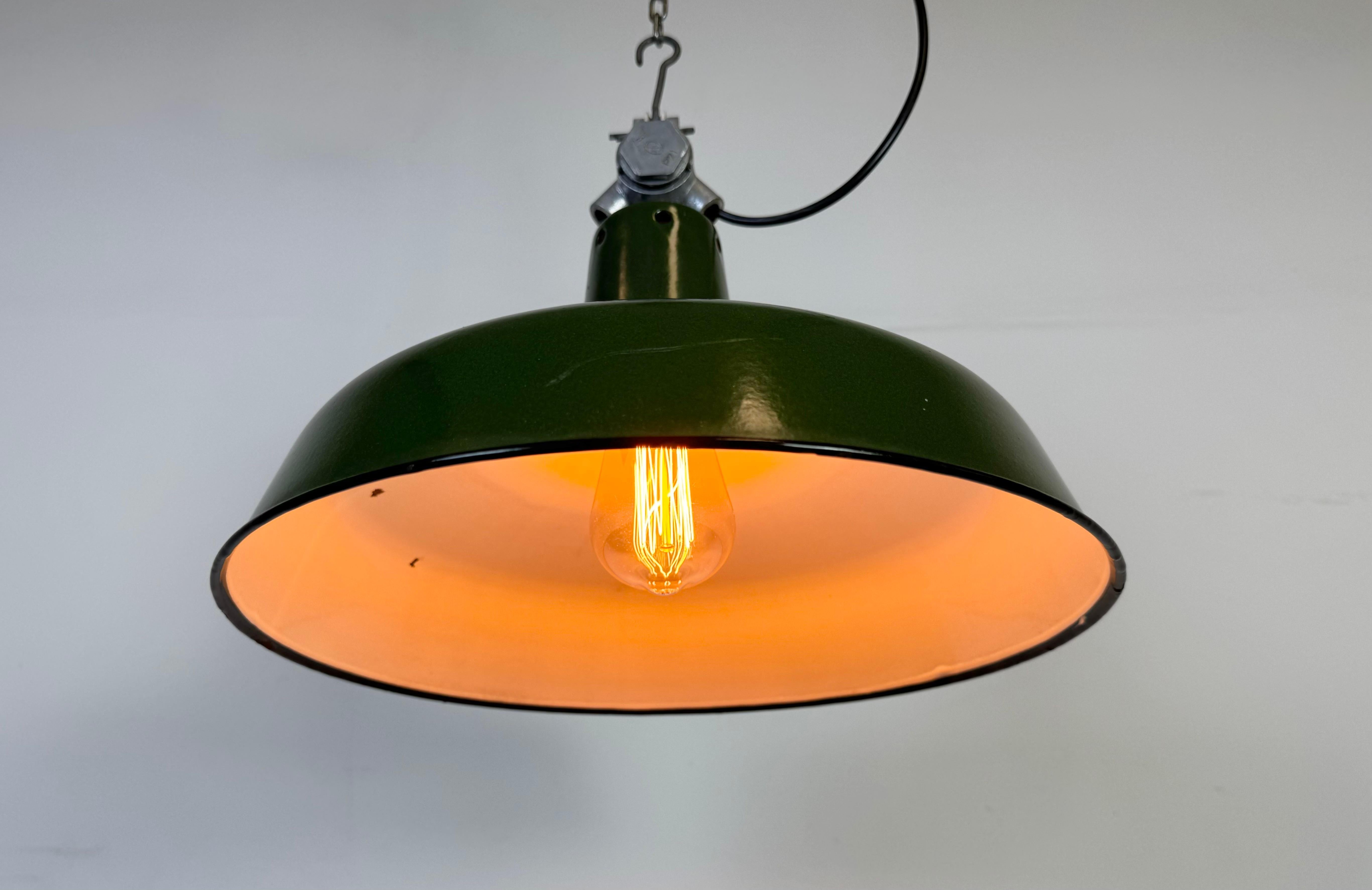 Lampada a sospensione industriale francese Greene & Greene Factory, anni '60 in vendita 6