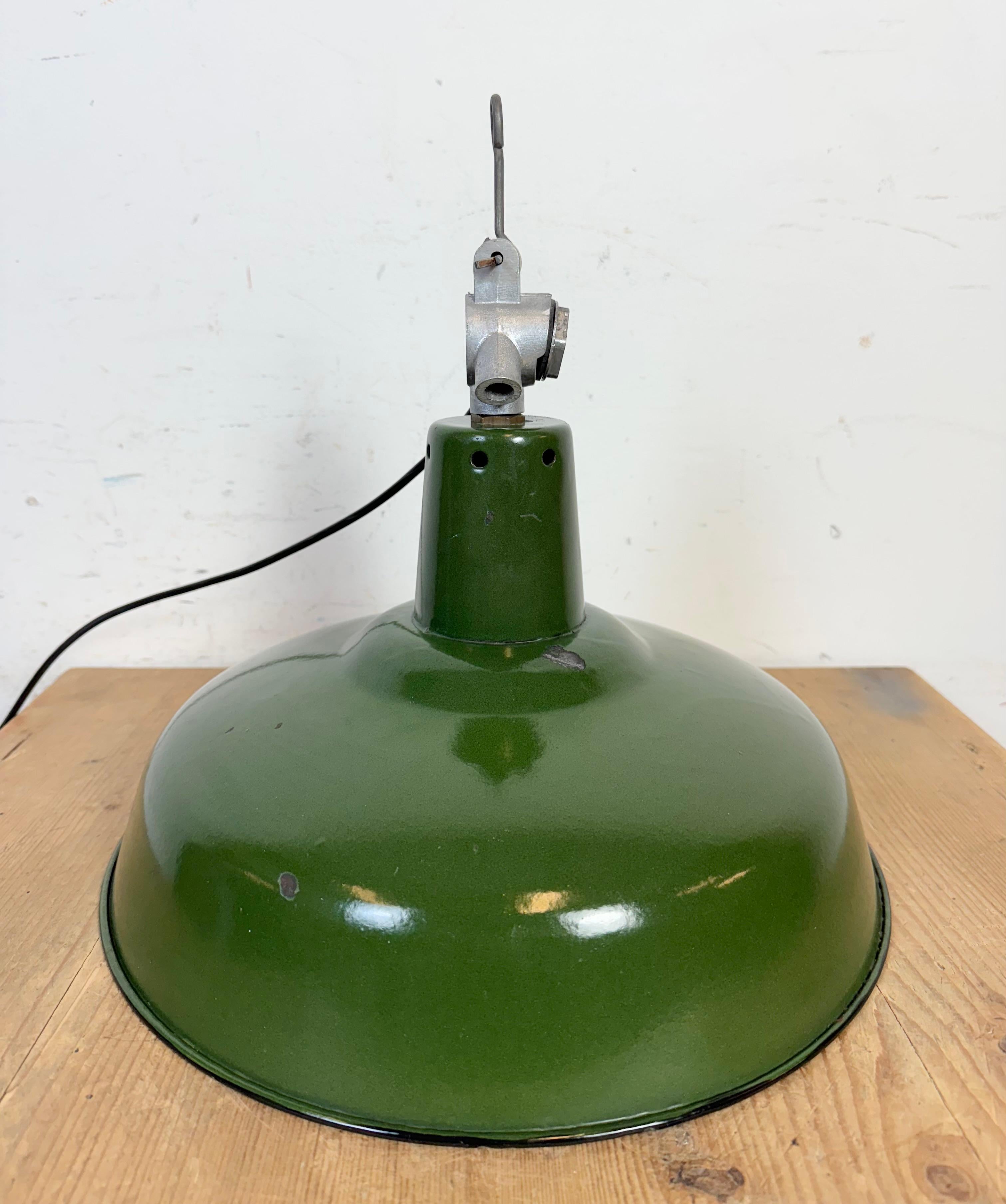 Lampada a sospensione industriale francese Greene & Greene Factory, anni '60 in vendita 8