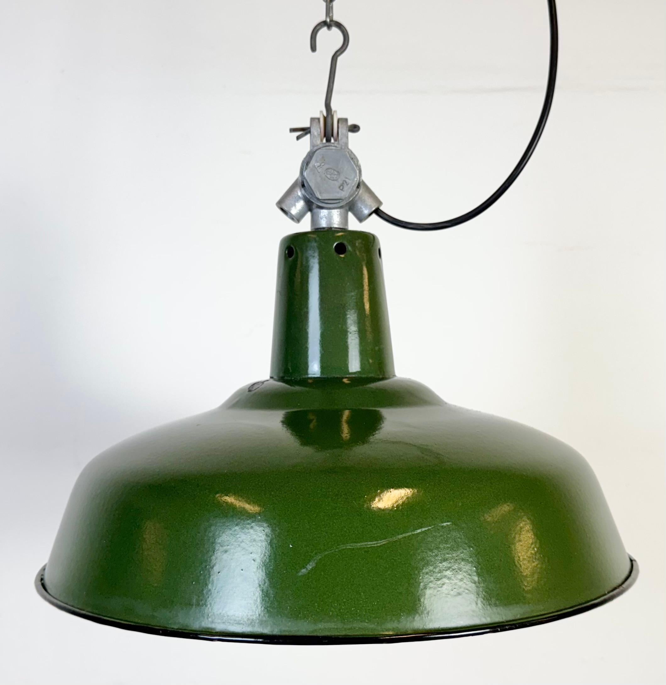Industriale Lampada a sospensione industriale francese Greene & Greene Factory, anni '60 in vendita