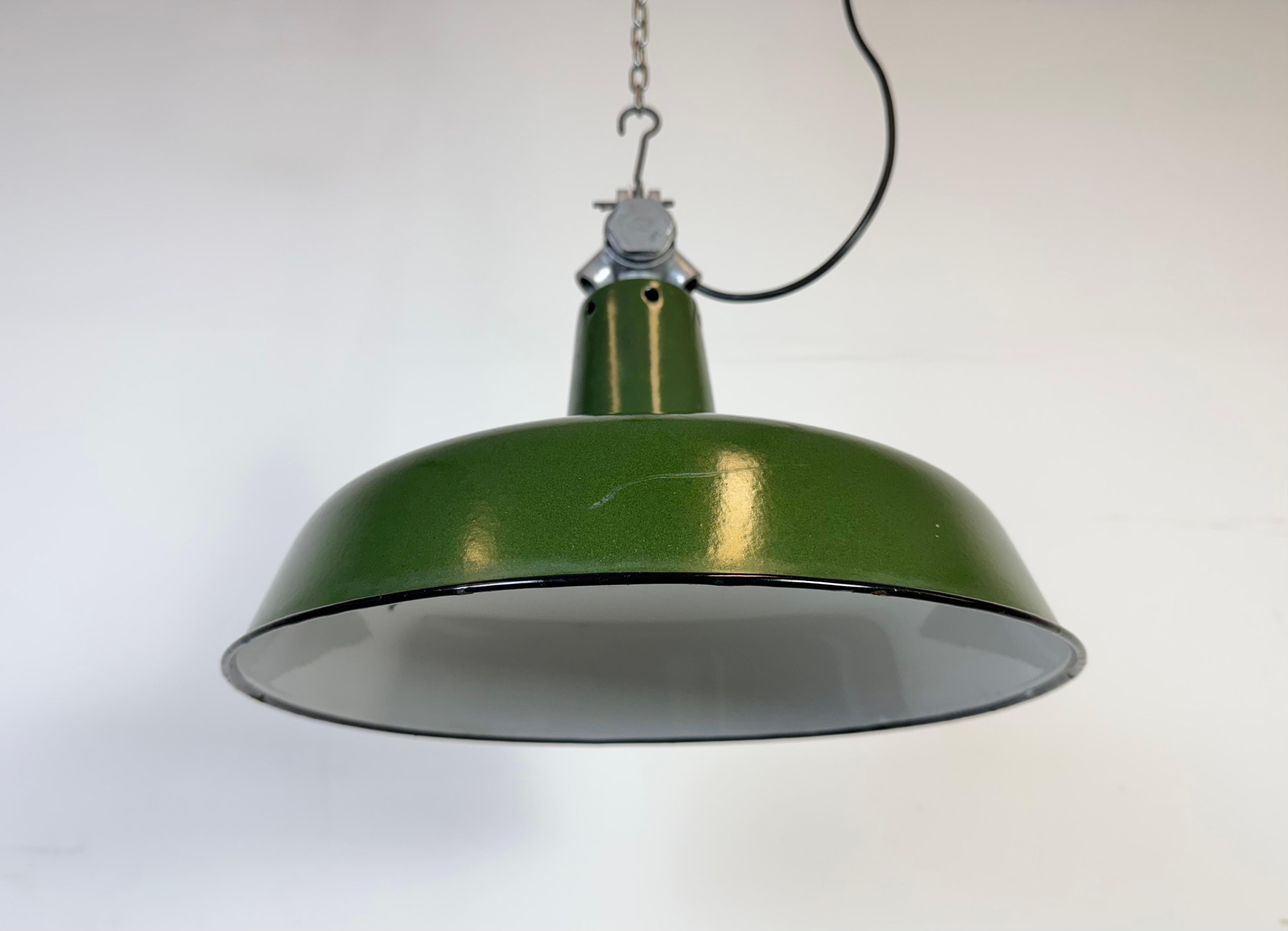 Lampada a sospensione industriale francese Greene & Greene Factory, anni '60 in vendita 2