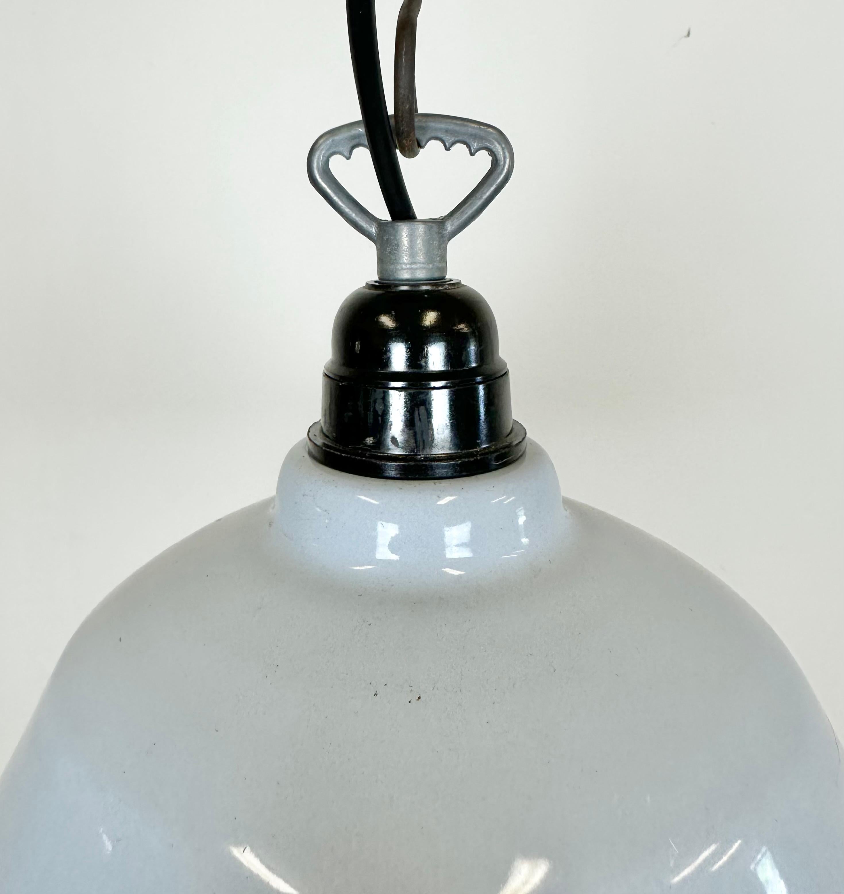 Industrial French Grey Enamel Factory Pendant Lamp, 1960s In Good Condition For Sale In Kojetice, CZ