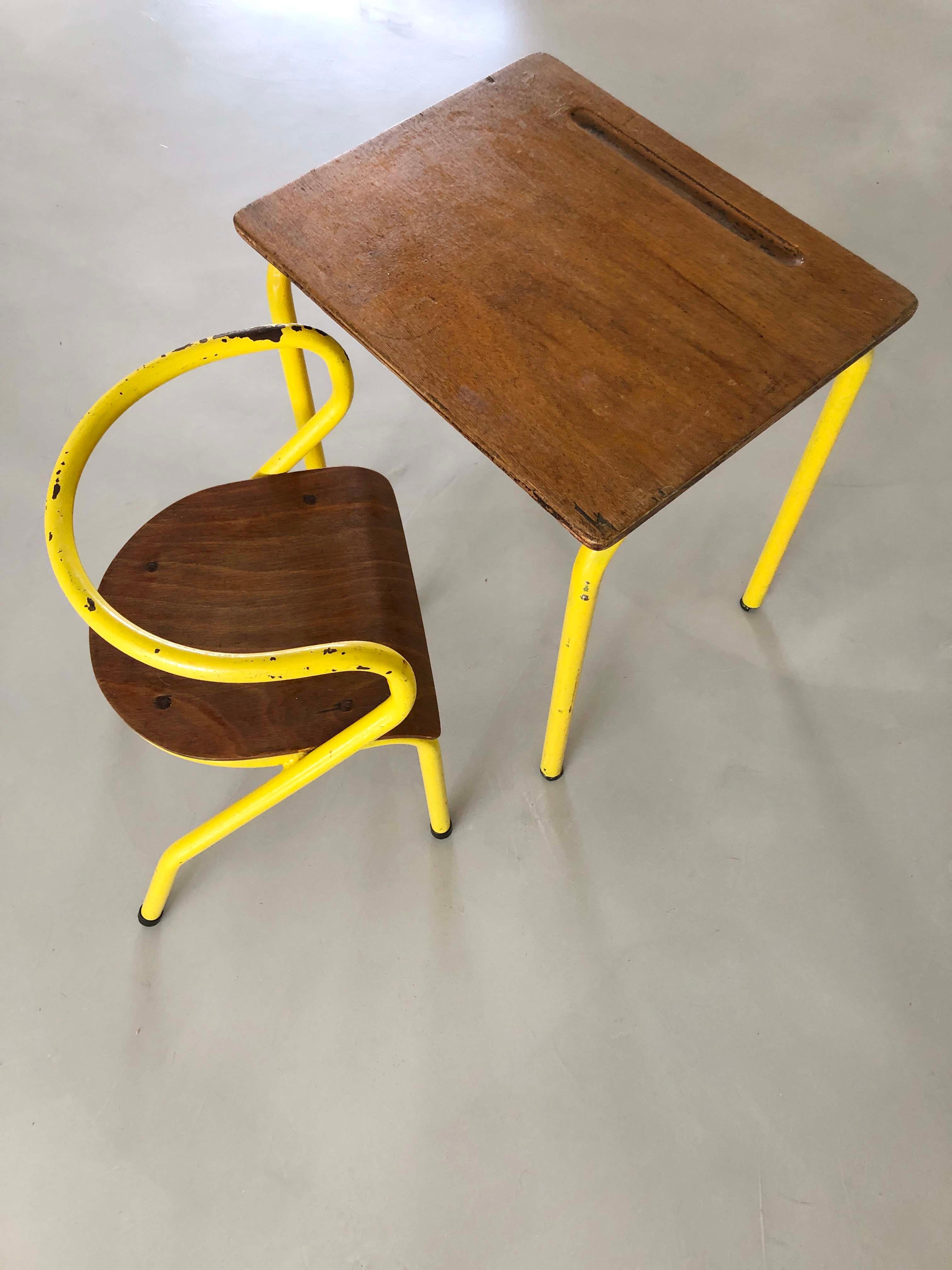 Industrial French Mullca 300 School Desk and Chair 1950's

Designers: Marcel Gascoin / Jacques Hitier, 1950s

This school desk and chair set, designed by Marcel Gascoin and Jacques Hitier in the 1950s,
was produced by Mullca. The design was first
