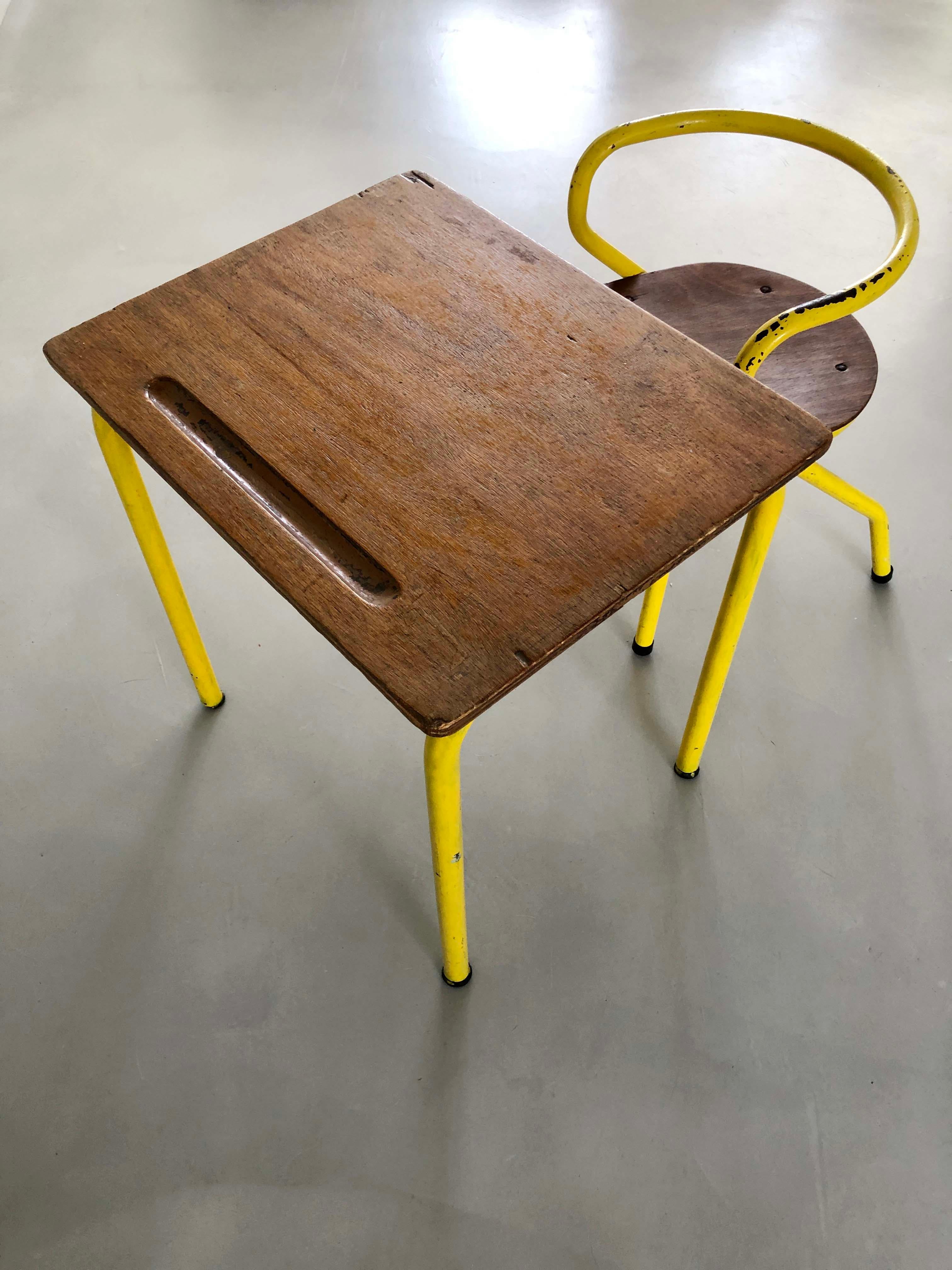 Industrial French Mullca 300 School Desk and Chair 1950's In Good Condition In EINDHOVEN, NL