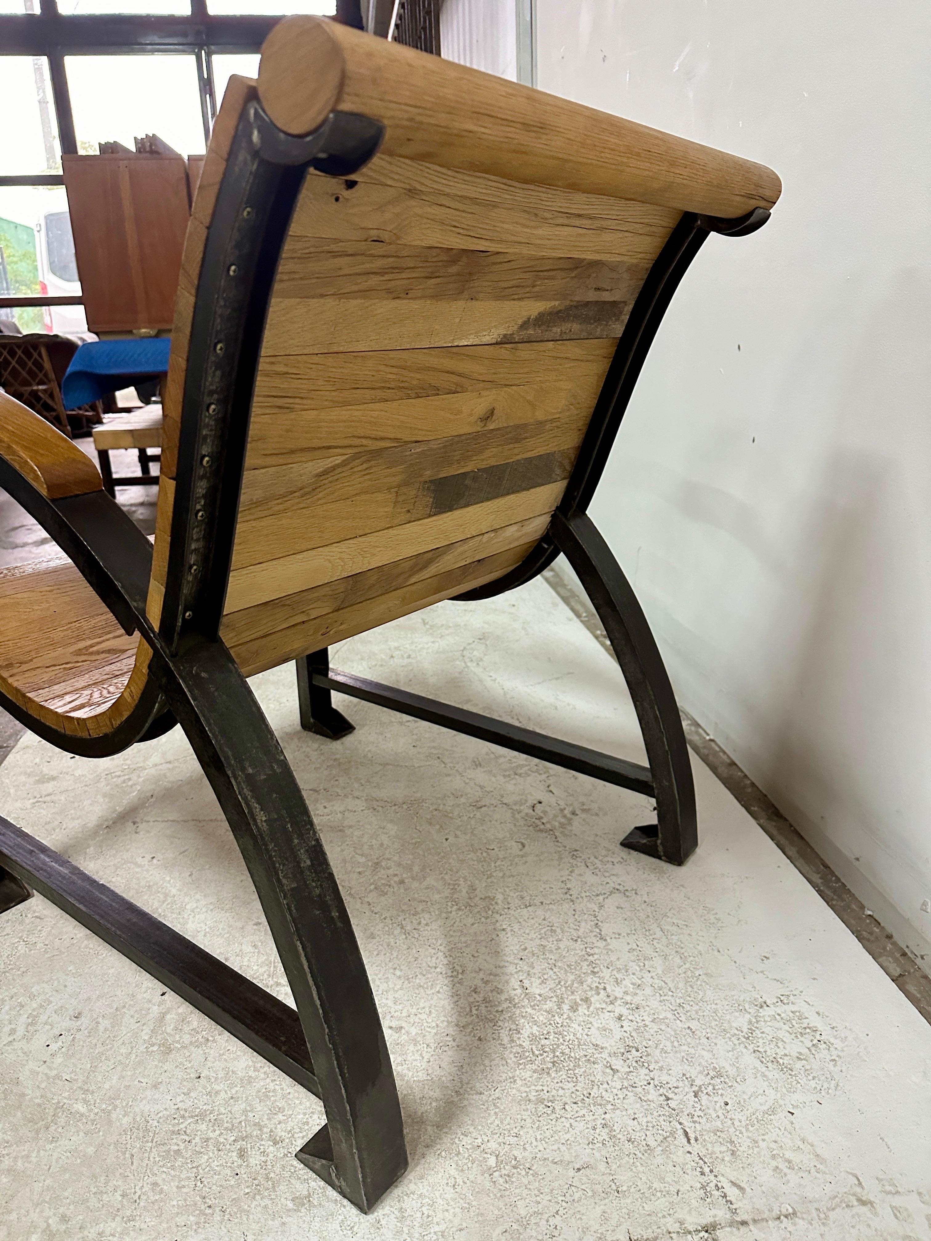 Industrieller französischer Lattenrost-Stuhl aus Holz und Eisen im Angebot 5