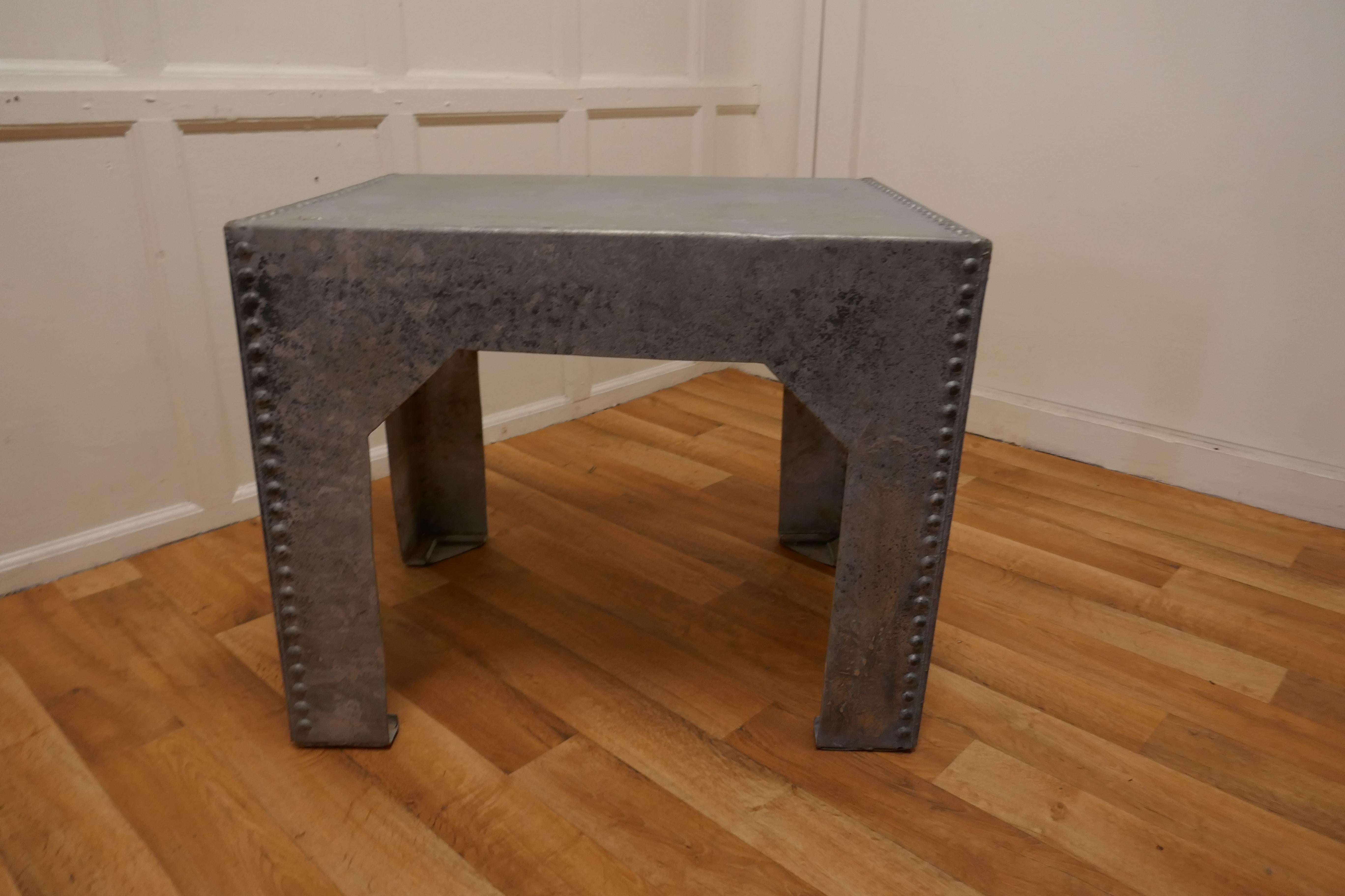 Industrial Galvanised Water Tank Made into a Coffee Table In Good Condition For Sale In Chillerton, Isle of Wight