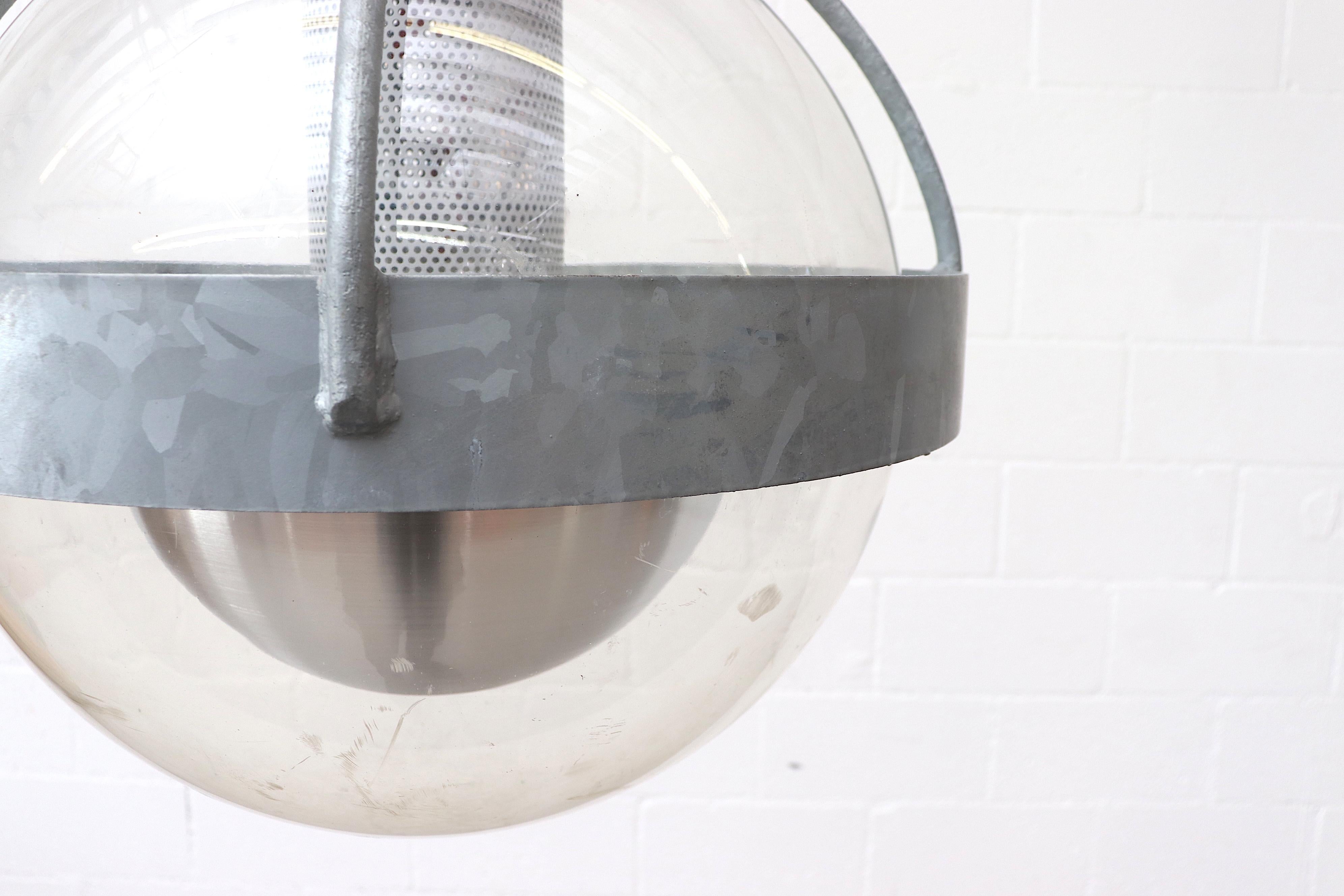Néerlandais Lampes à suspension industrielles en métal galvanisé et acrylique en vente
