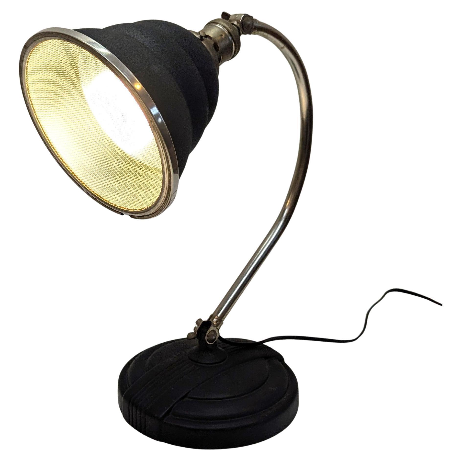 Art Déco Lampada da tavolo articolata industriale GE in vendita