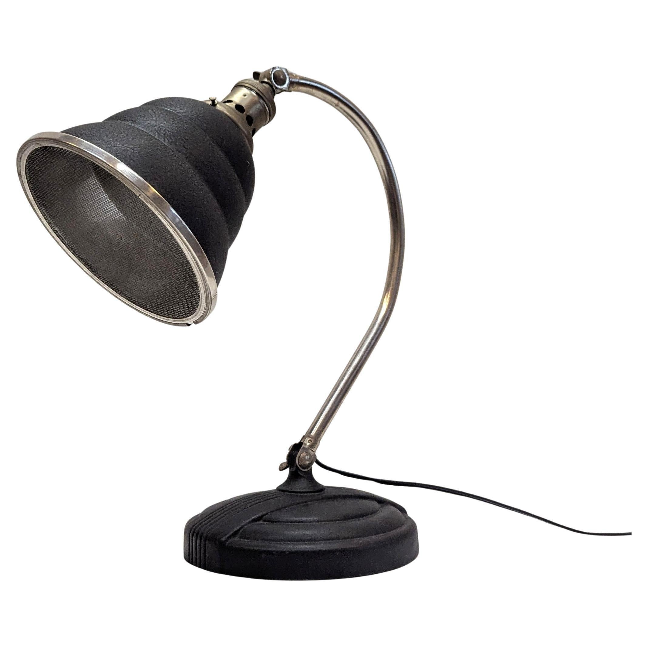 Americano Lampada da tavolo articolata industriale GE in vendita