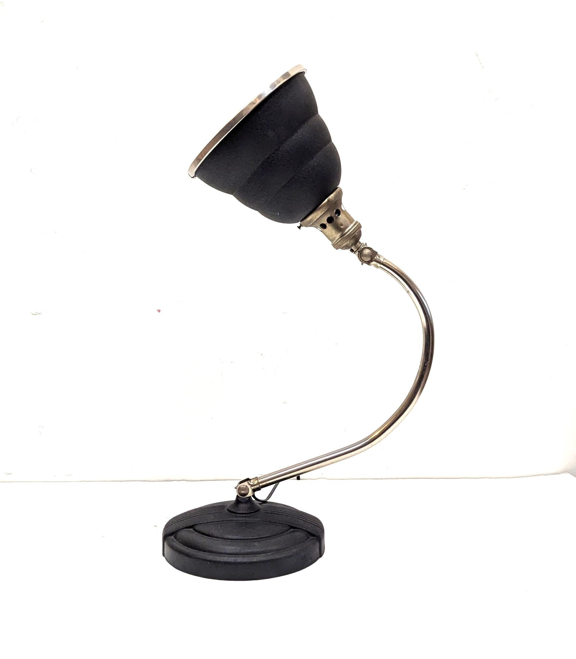 Alluminio Lampada da tavolo articolata industriale GE in vendita