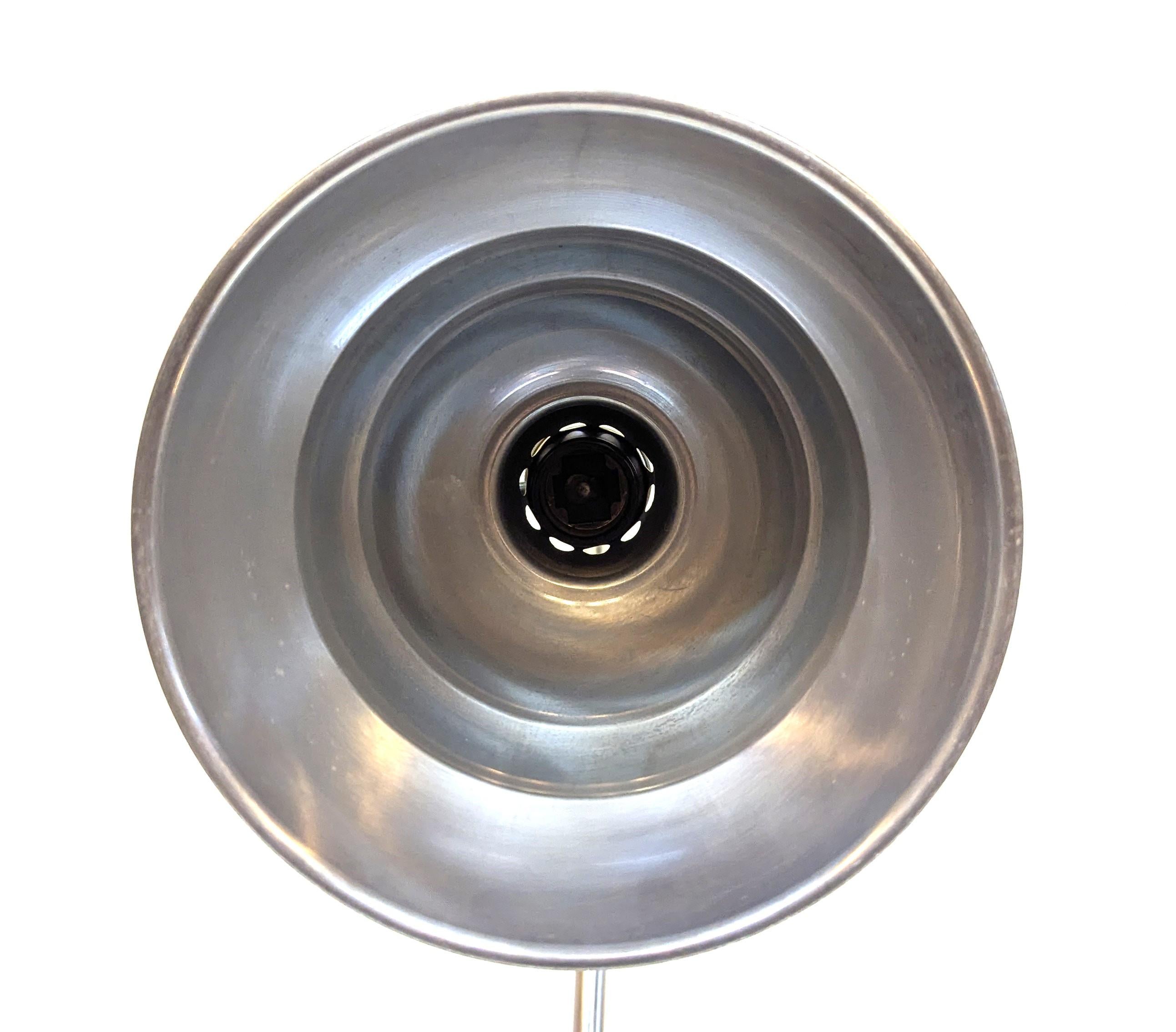 Lampada da tavolo articolata industriale GE in vendita 2