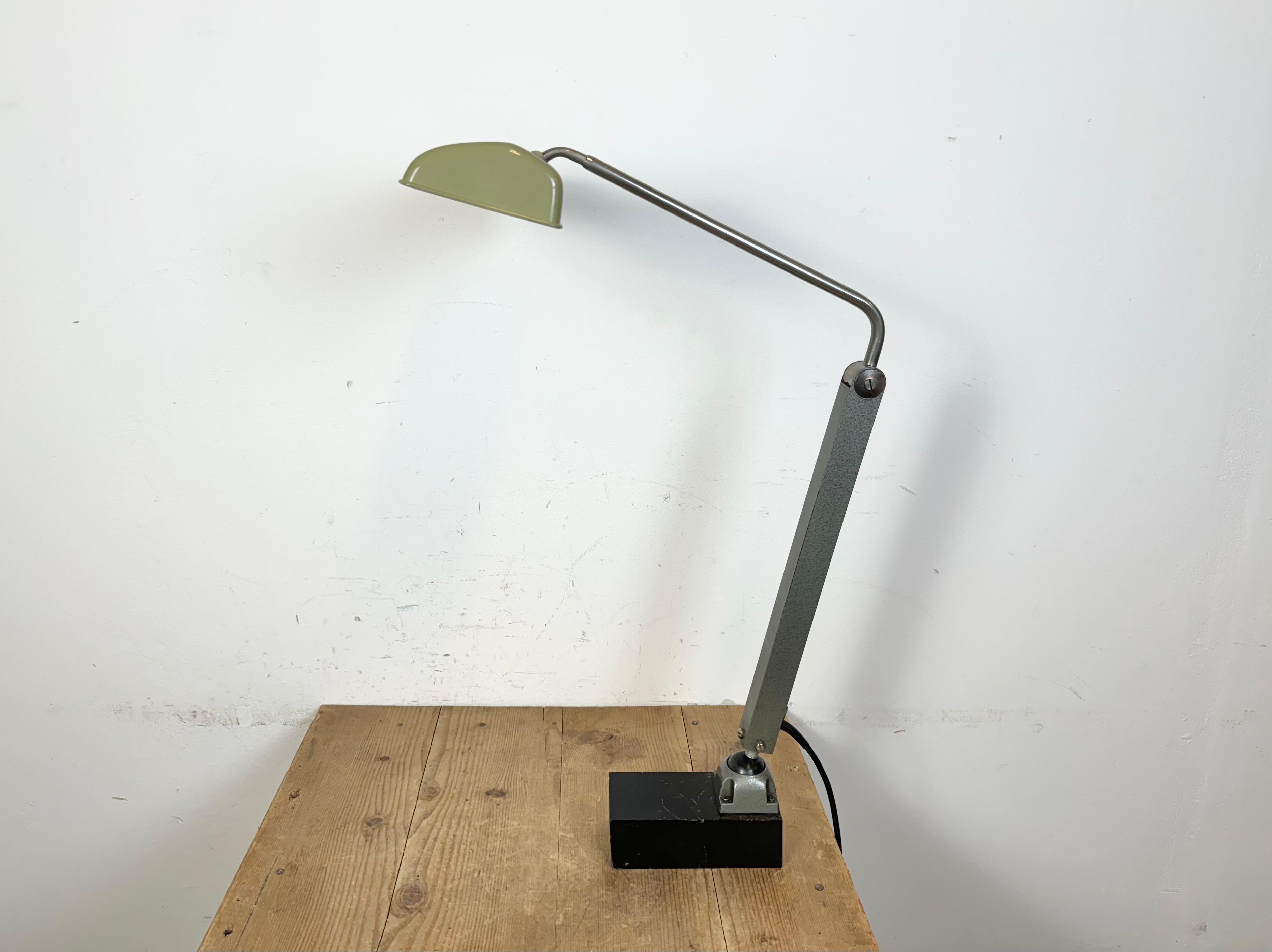 - Industrial workshop table lamp Elwalux ST-208
- Produced by Waldmann Leuchten in Germany during the 1960s.
- The lamp has three adjustable joints.
-  Iron base and chrome plated arm
- Bakelite lampshade
- Dimensions of the lampshade : 32 cm x 11