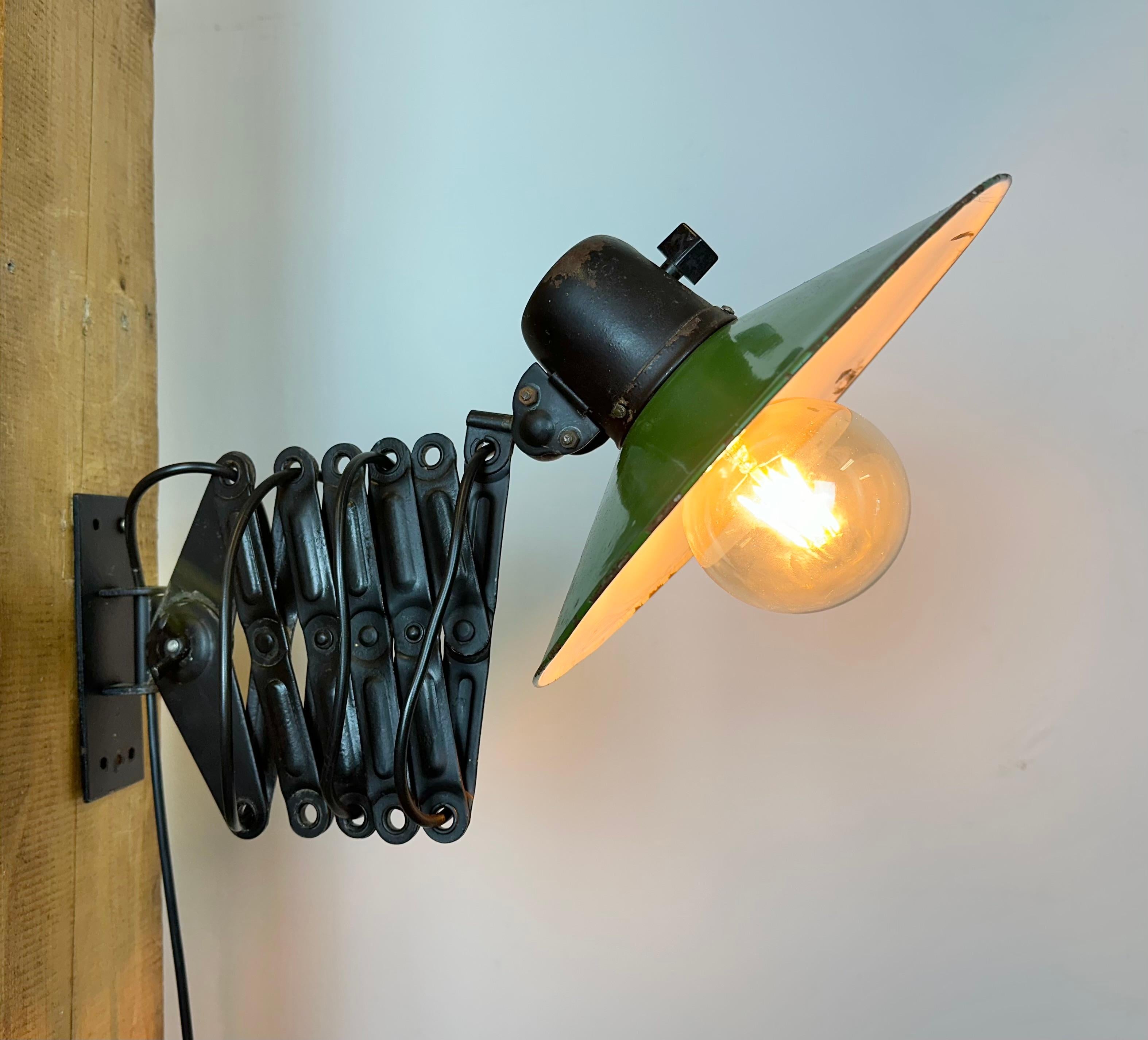 Industrial German Green Enamel Scissor Wall Lamp from Reif Dresden, 1930s 12