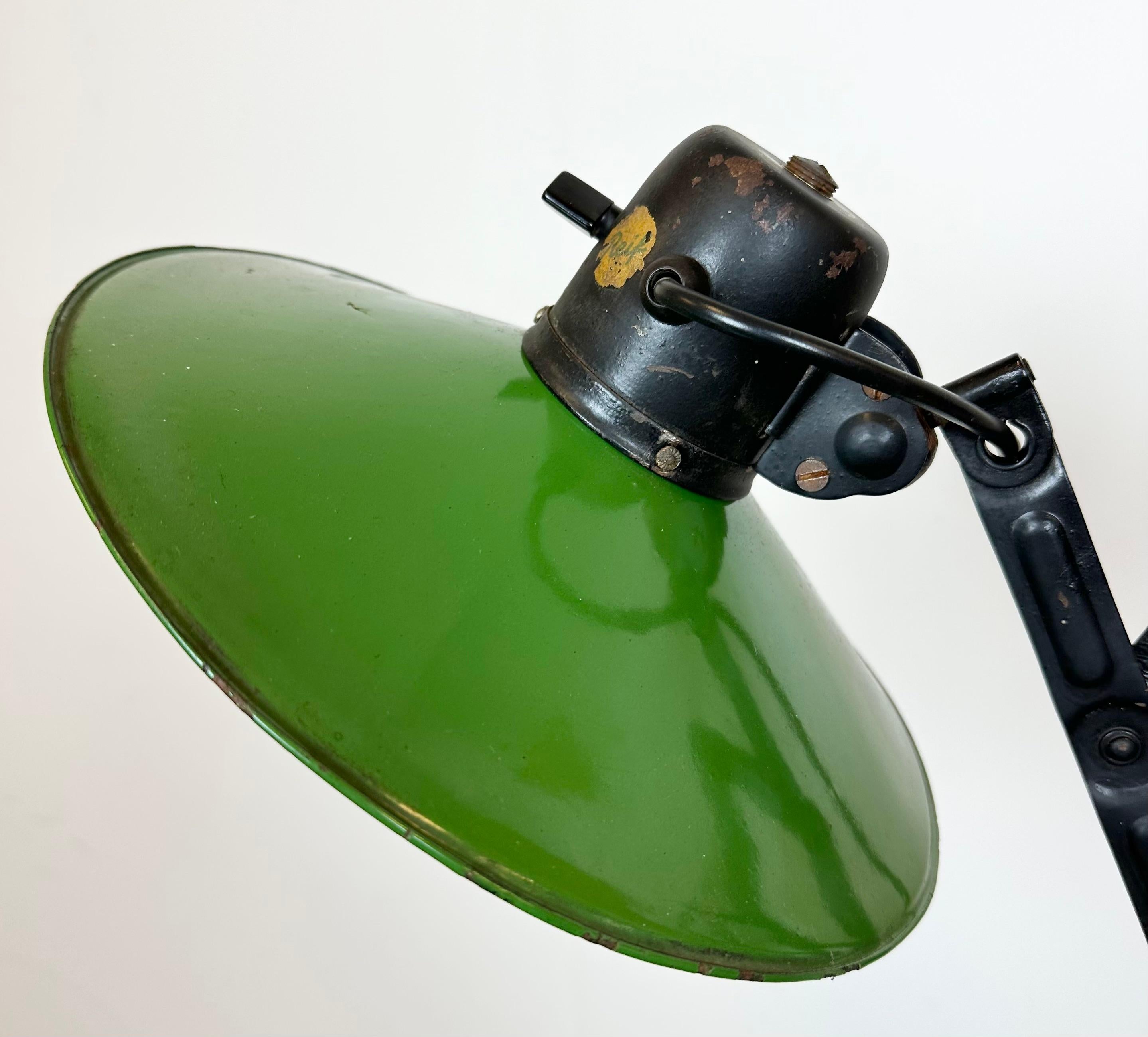 Industrial German Green Enamel Scissor Wall Lamp from Reif Dresden, 1930s In Good Condition In Kojetice, CZ