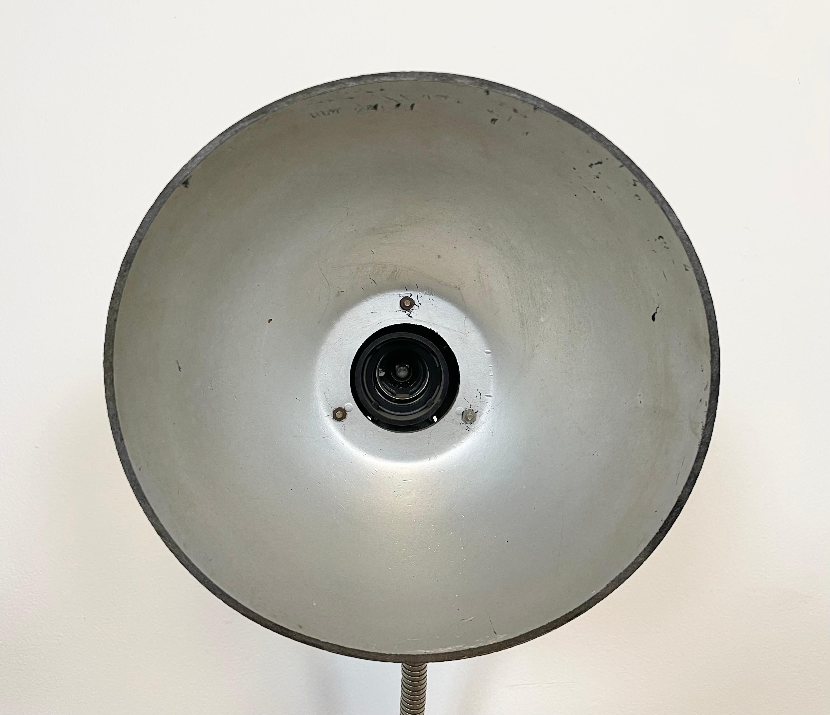 Industrielle deutsche Werkstatt-Tischlampe von Reif Dresden, 1950er Jahre im Angebot 9