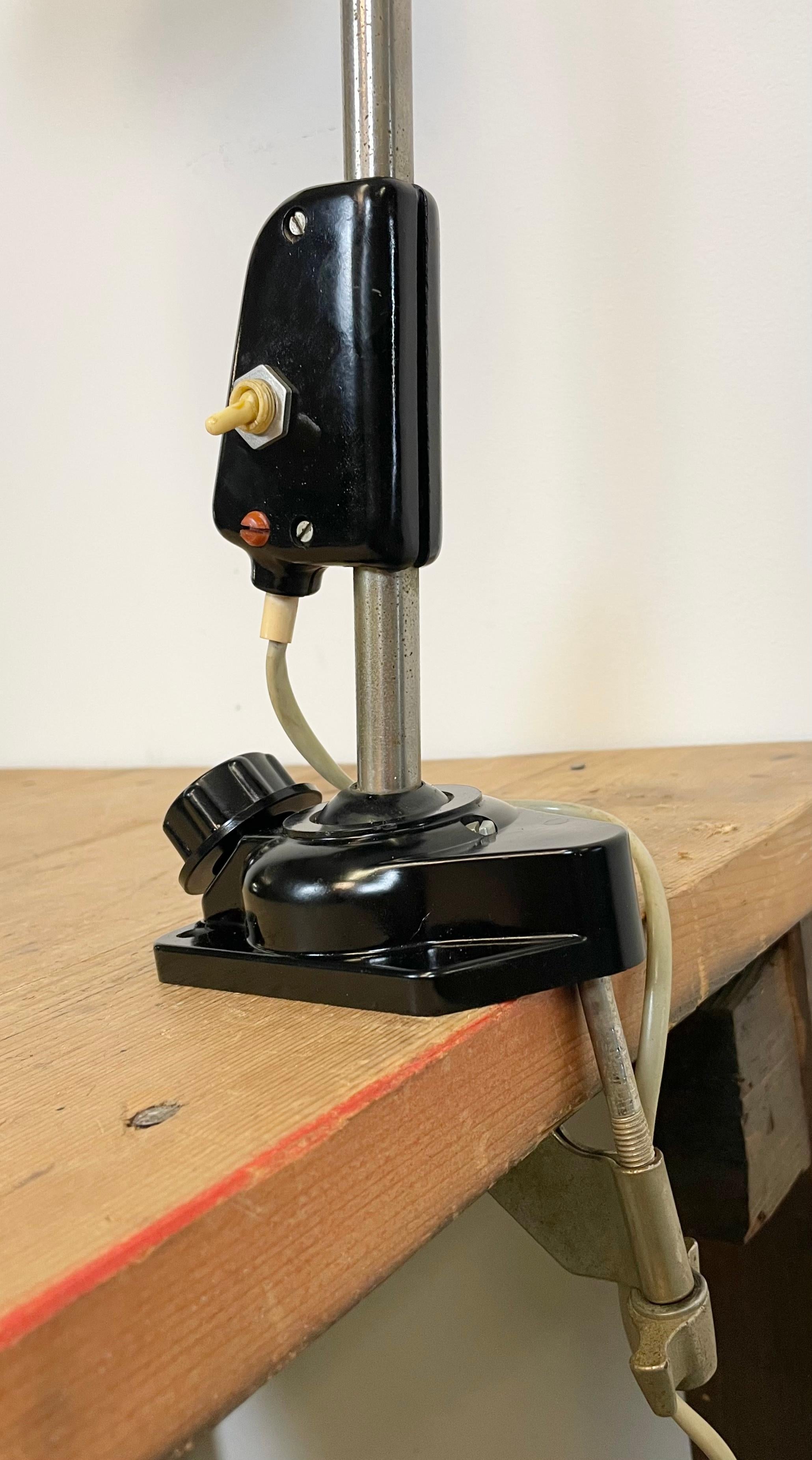 Industrial German Workshop Table Lamp from Reif Dresden, 1950s In Good Condition For Sale In Kojetice, CZ