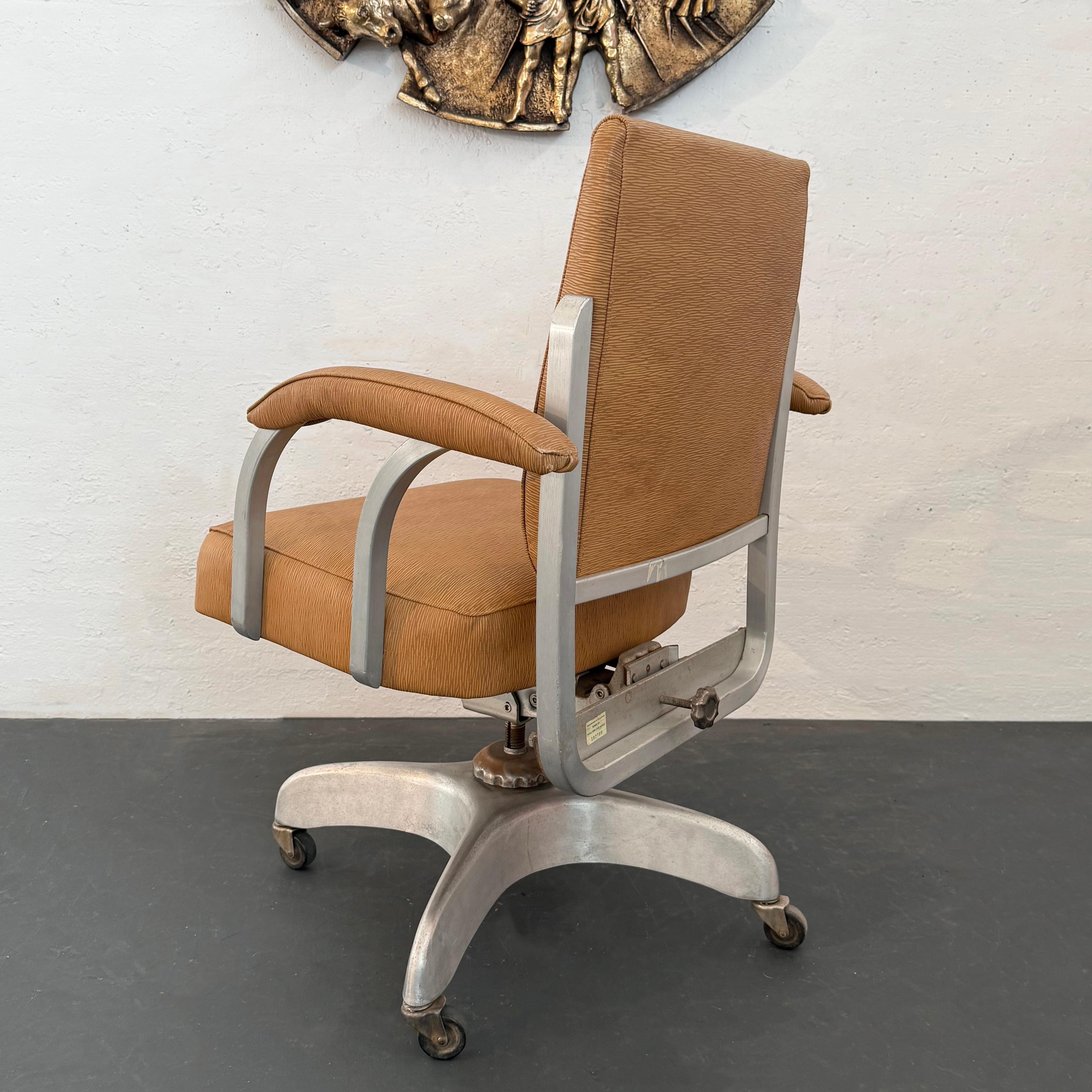 Silla de oficina industrial GoodForm de aluminio tapizada en Bueno estado para la venta en Brooklyn, NY