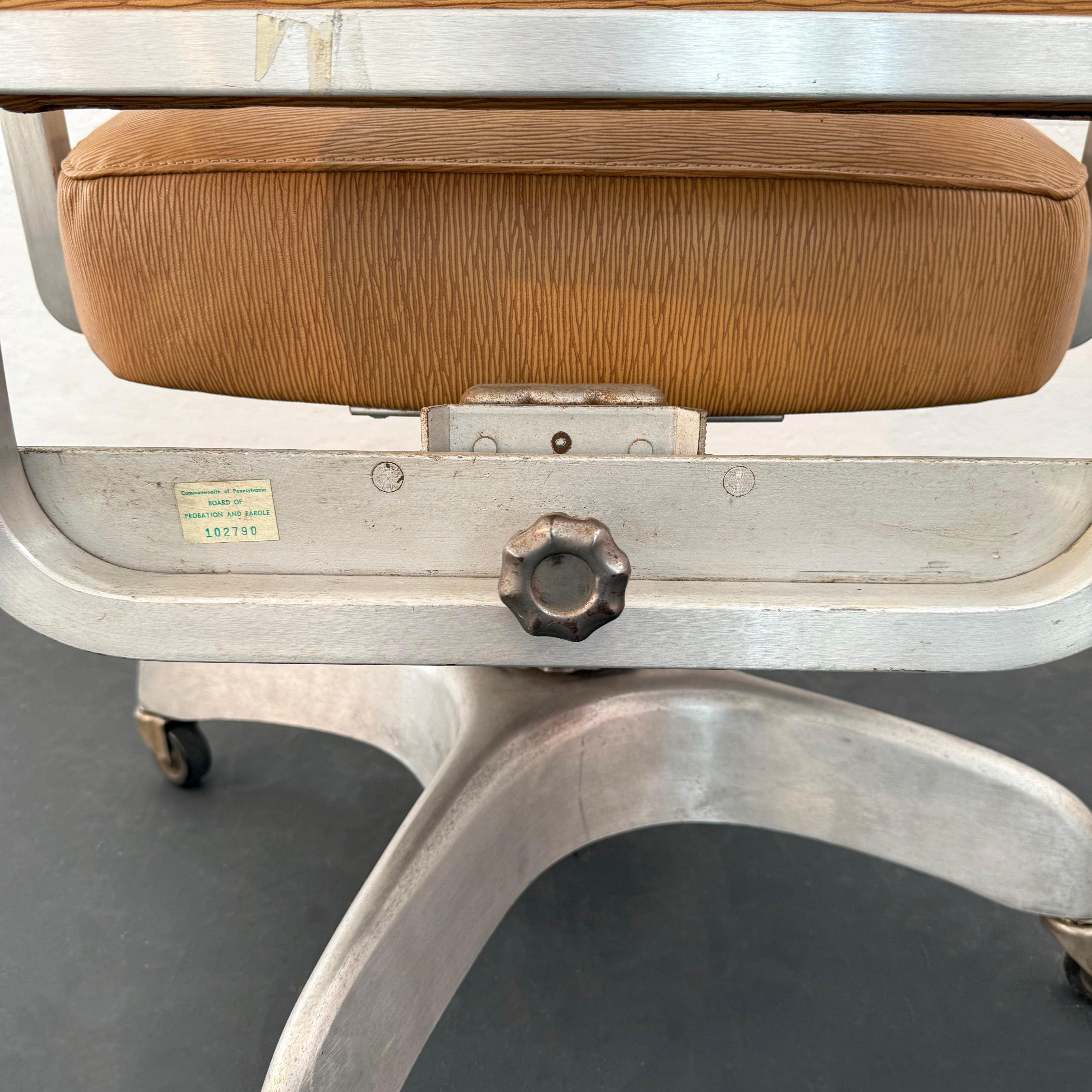 Silla de oficina industrial GoodForm de aluminio tapizada en venta 2