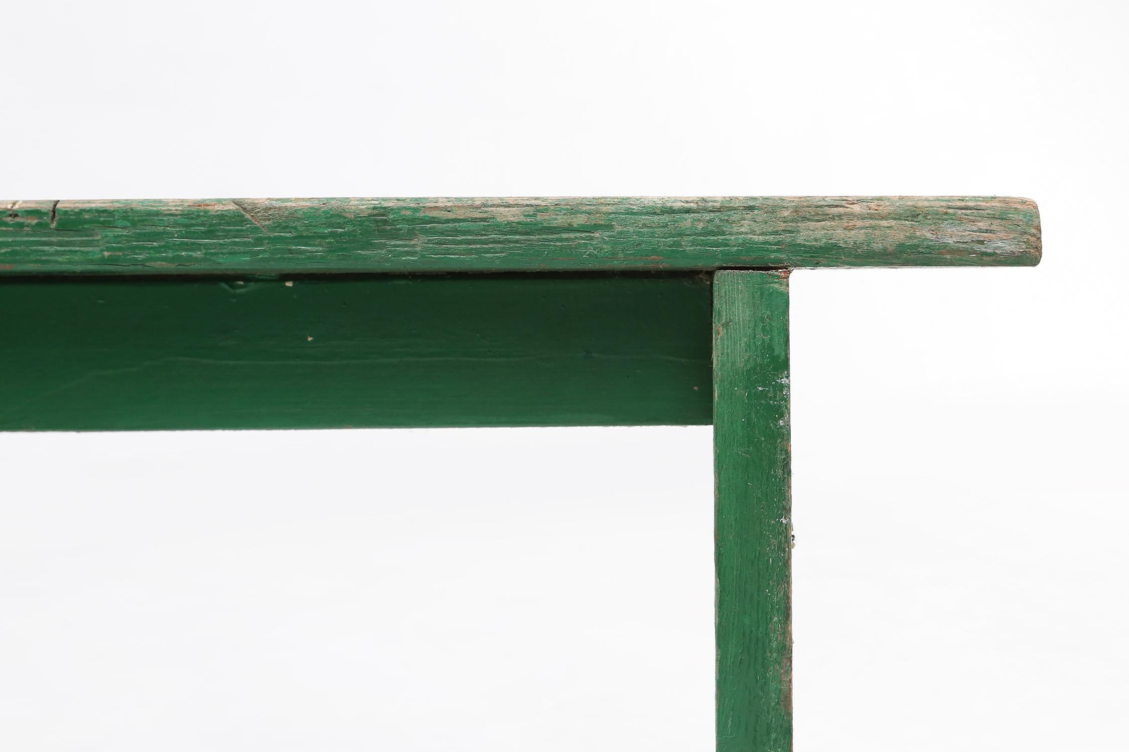 Industrial green bench with V-cut legs, France ca. 1900 In Good Condition In Meulebeke, BE