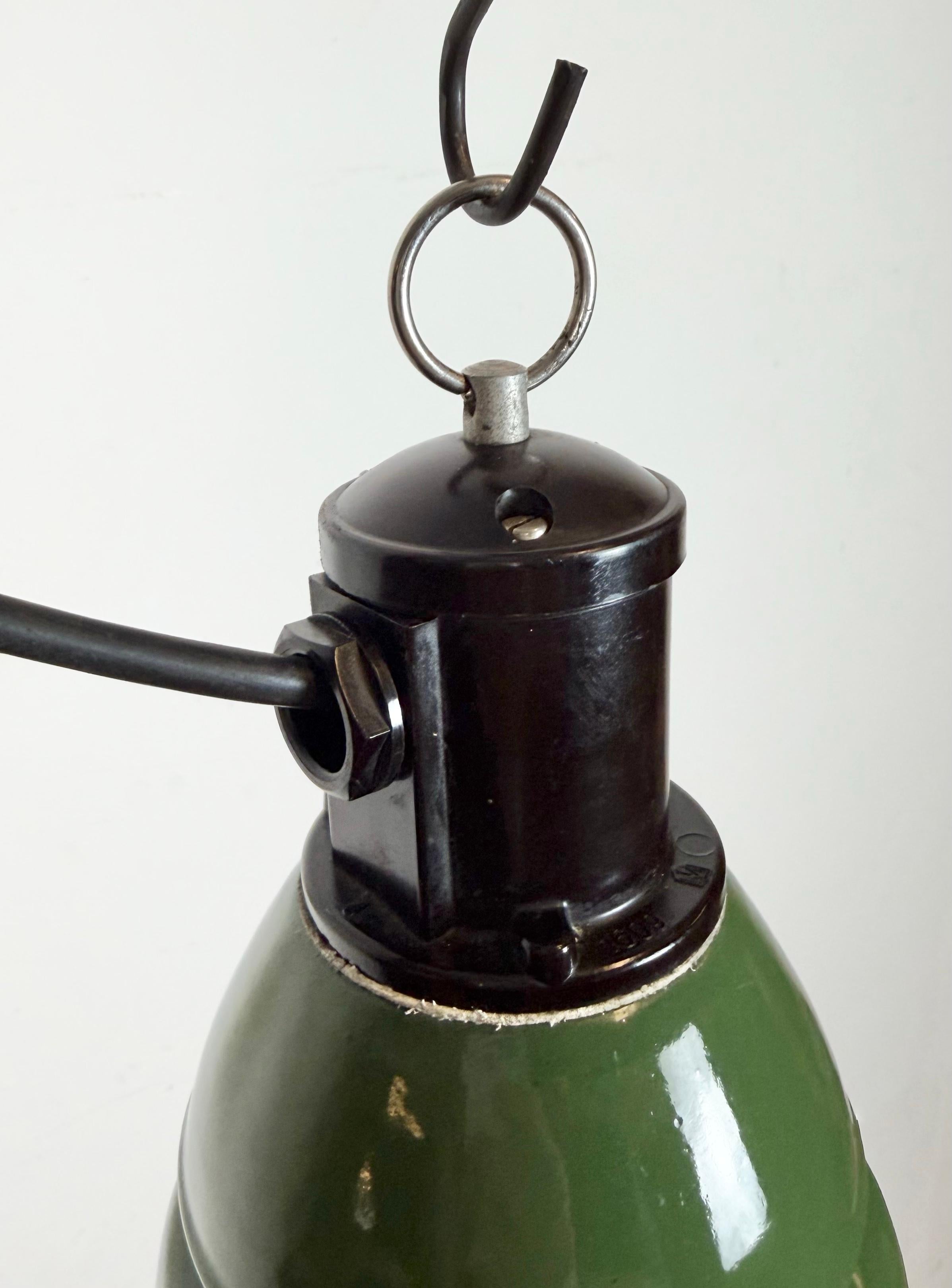 Lampada a sospensione industriale a gabbia in smalto verde di Philips, anni '60 in vendita 2