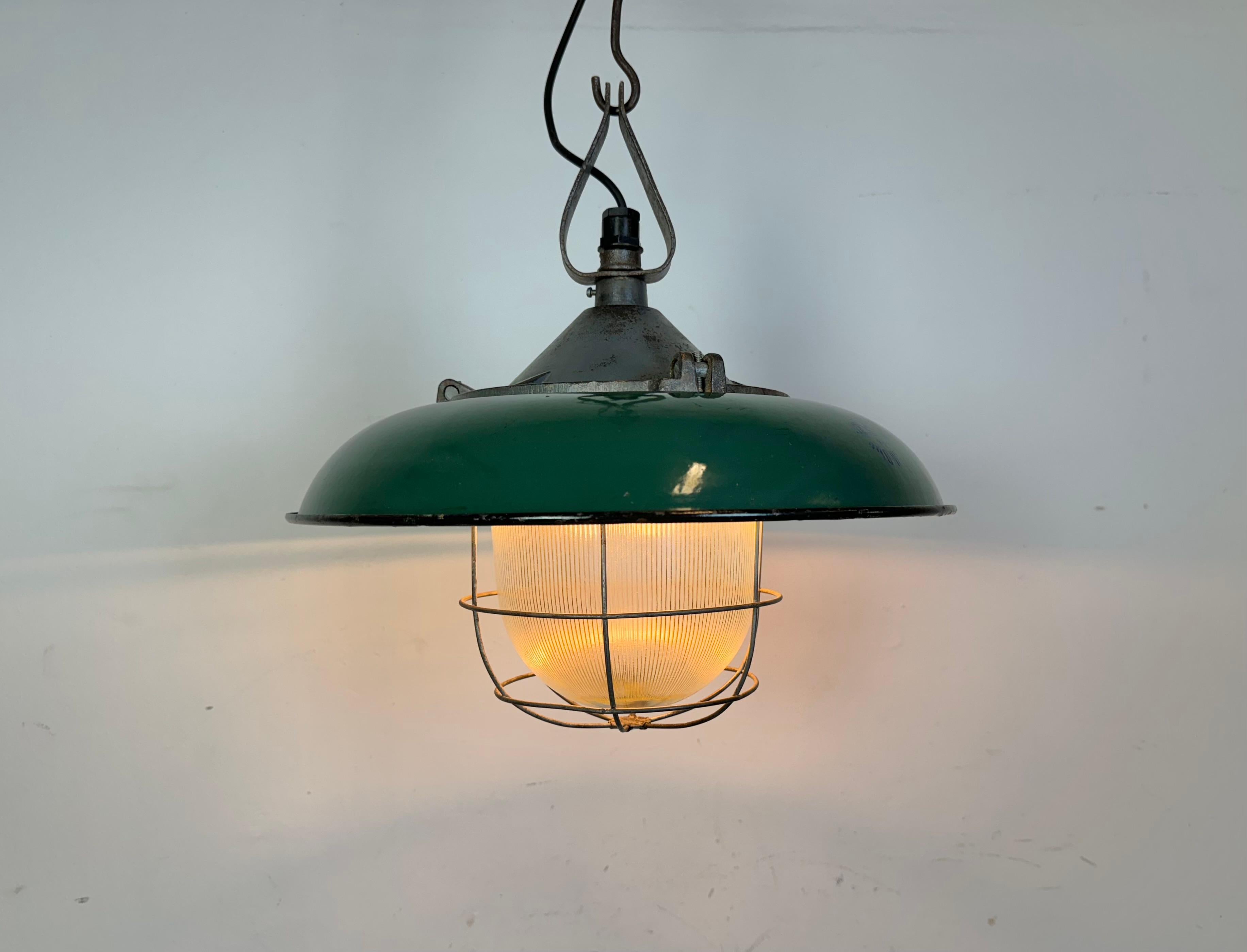 Industrial Green Enamel Factory Cage Pendant Lamp in Cast Iron, 1960s For Sale 5