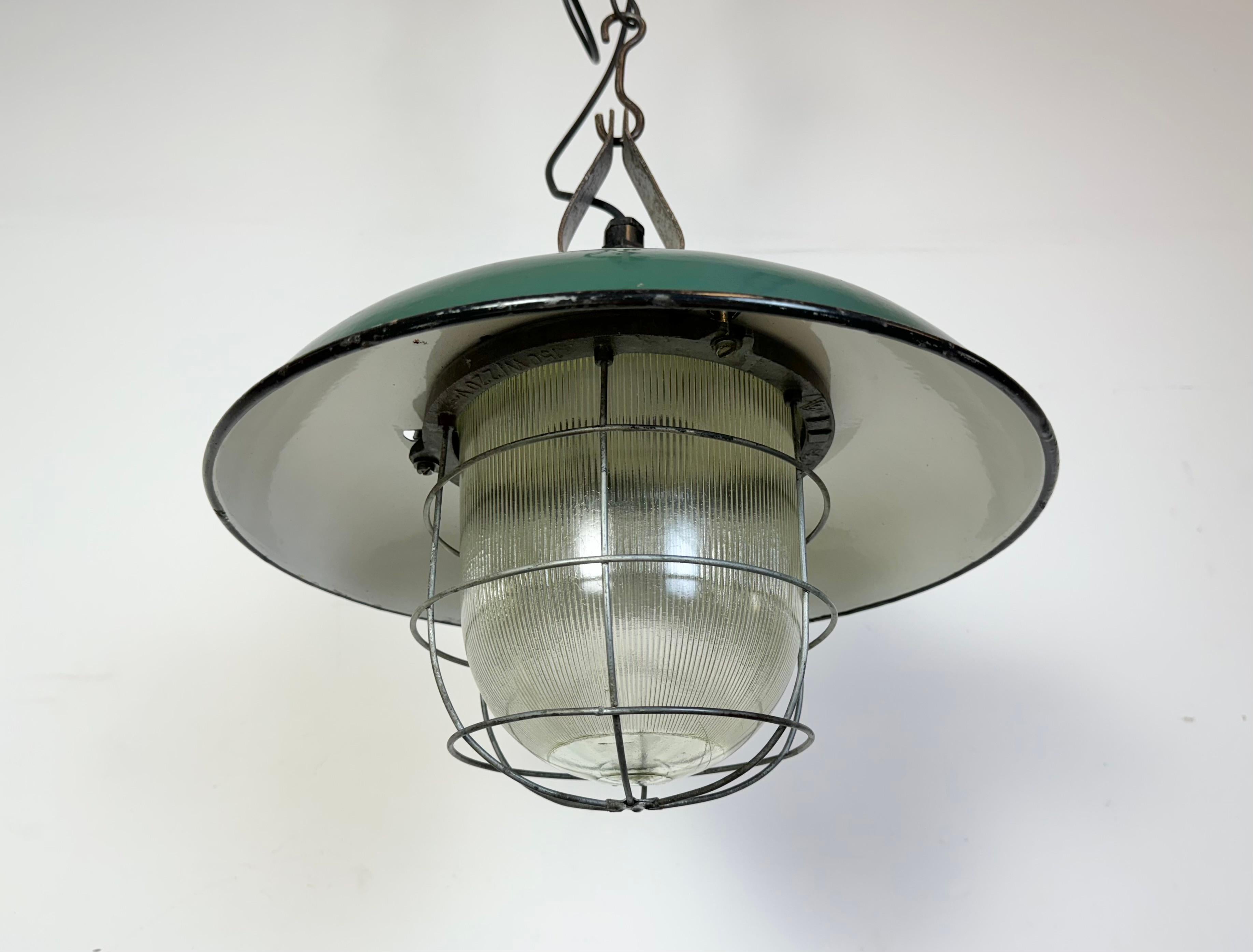 Industrial Green Enamel Factory Cage Pendant Lamp in Cast Iron, 1960s For Sale 7