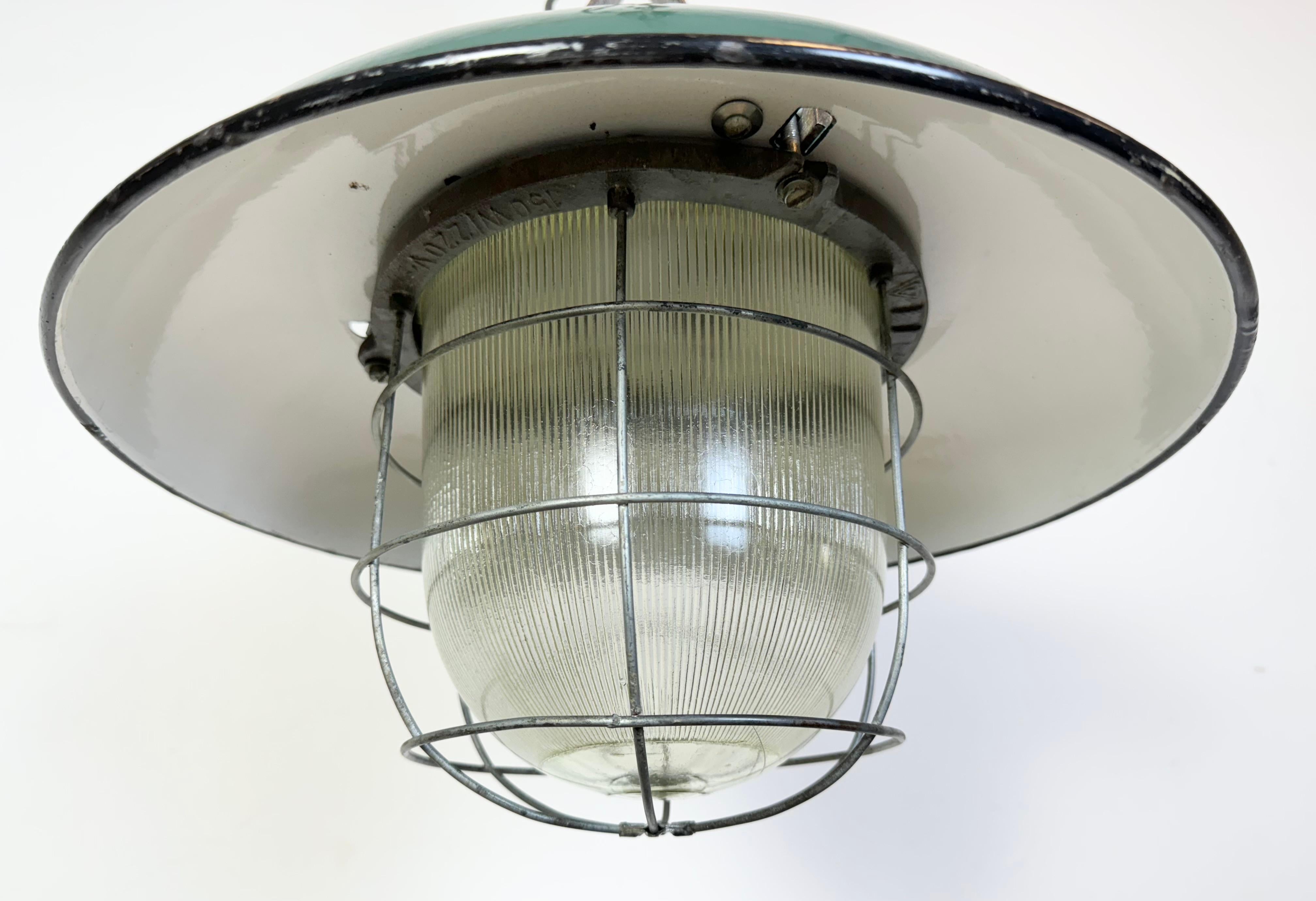Polonais Lampe suspendue industrielle en forme de cage d'usine en fonte, années 1960 en vente