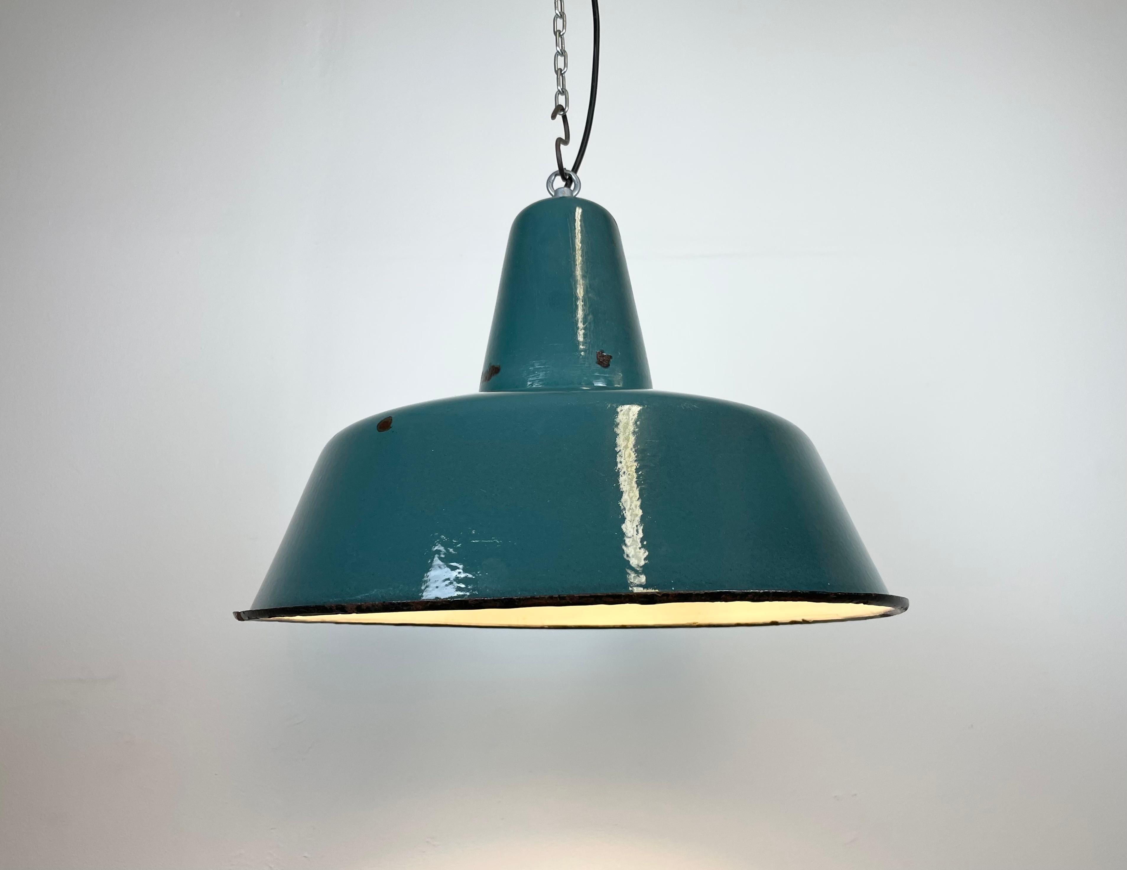 Industrielle grüne Emaille-Werkstattlampe, 1960er Jahre im Angebot 5