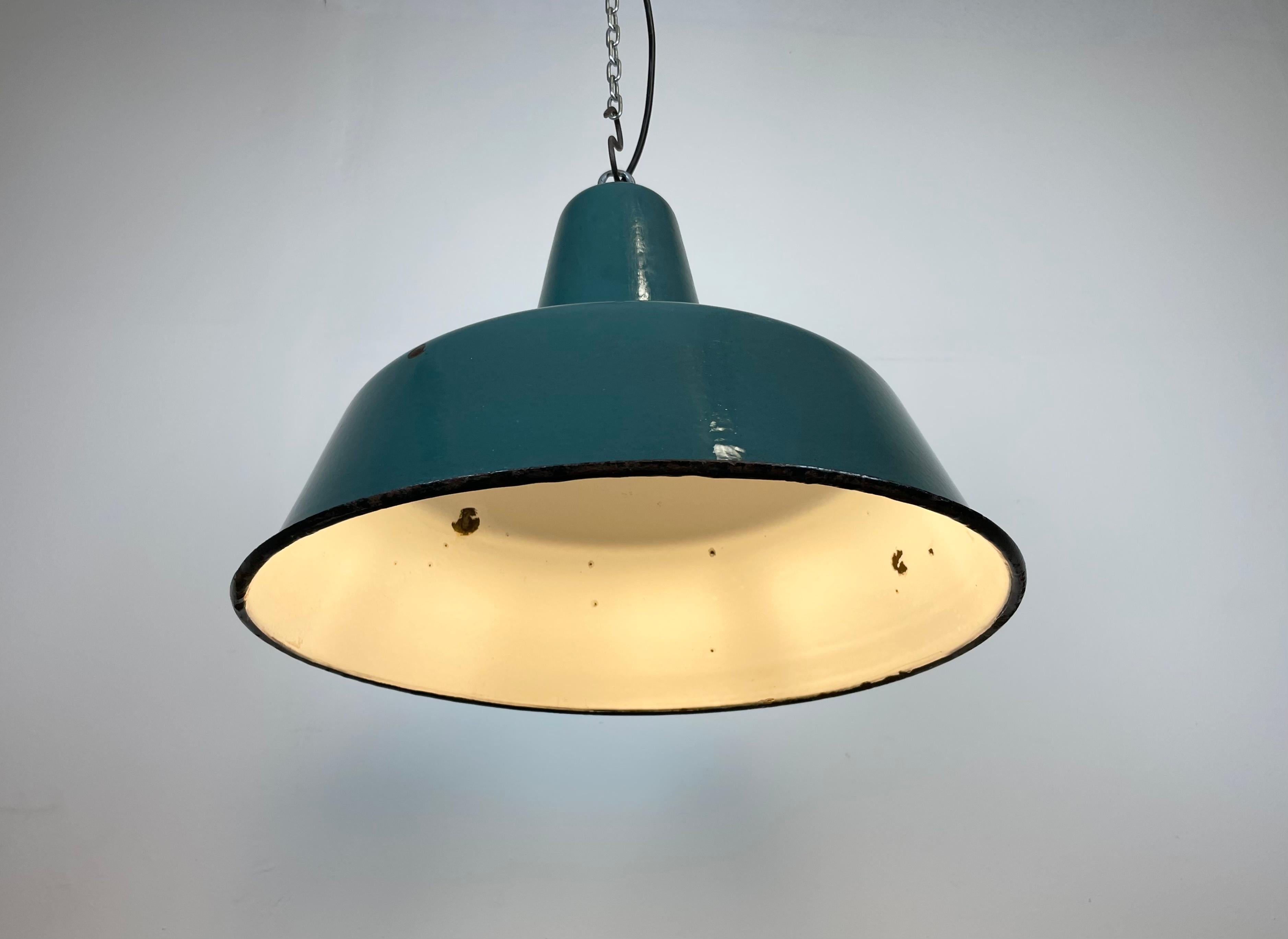 Industrielle grüne Emaille-Werkstattlampe, 1960er Jahre im Angebot 6
