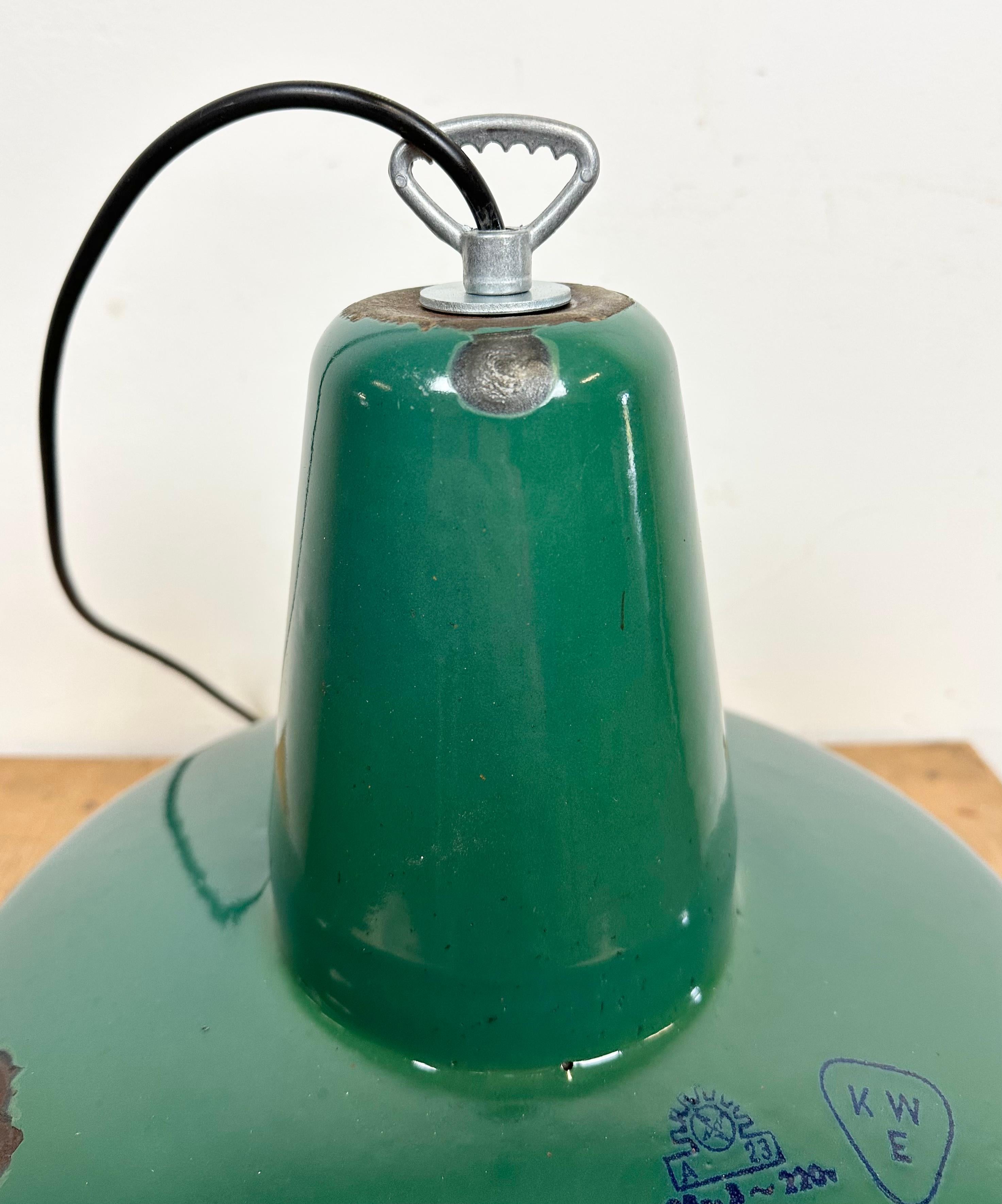 Industrielle grüne Emaille-Fabrik-Lampe, 1960er-Jahre im Angebot 7