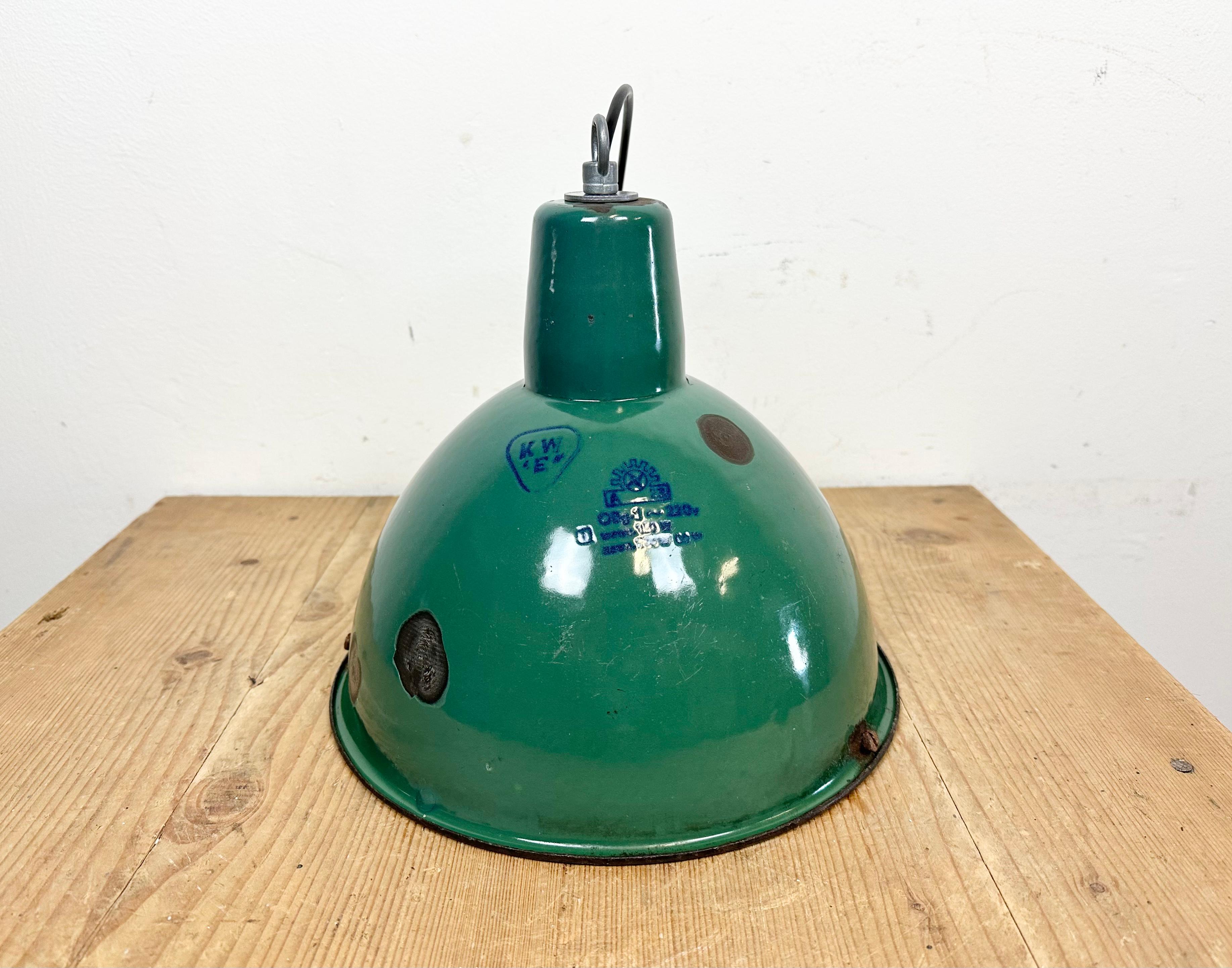 Industrielle grüne Emaille-Fabrik-Lampe, 1960er-Jahre im Angebot 8