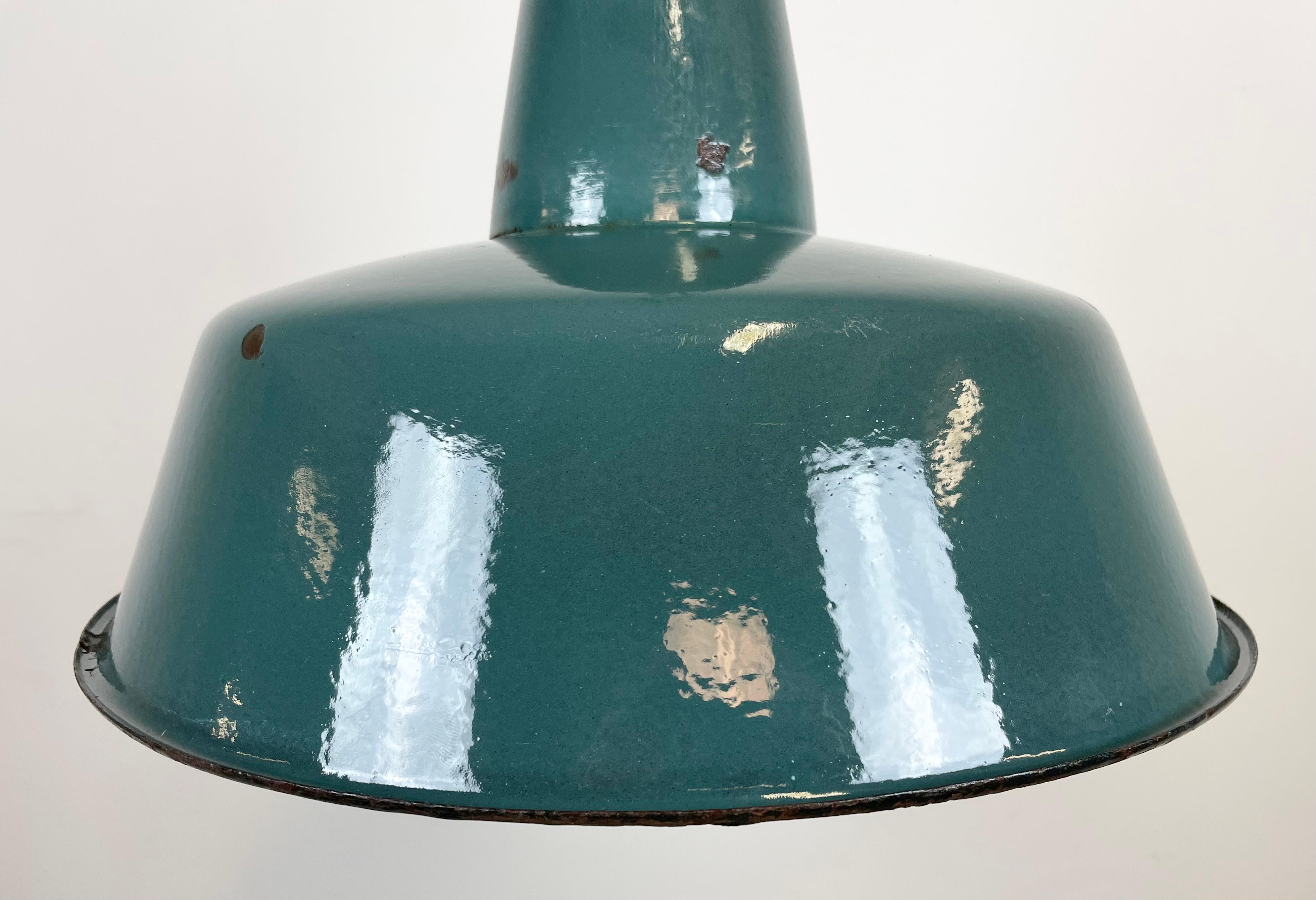 Industrielle grüne Emaille-Werkstattlampe, 1960er Jahre (20. Jahrhundert) im Angebot