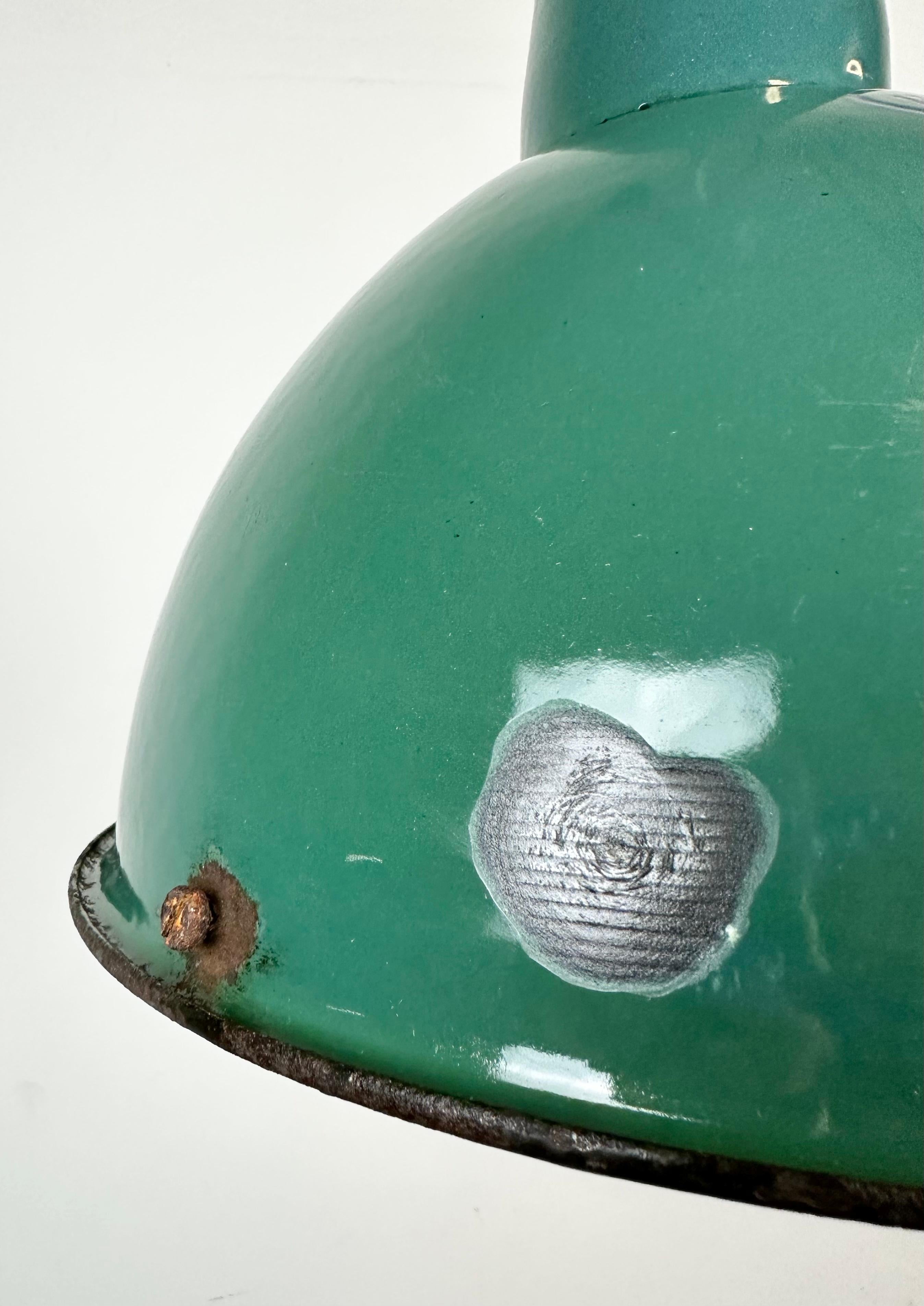 Industrielle grüne Emaille-Fabrik-Lampe, 1960er-Jahre im Angebot 1