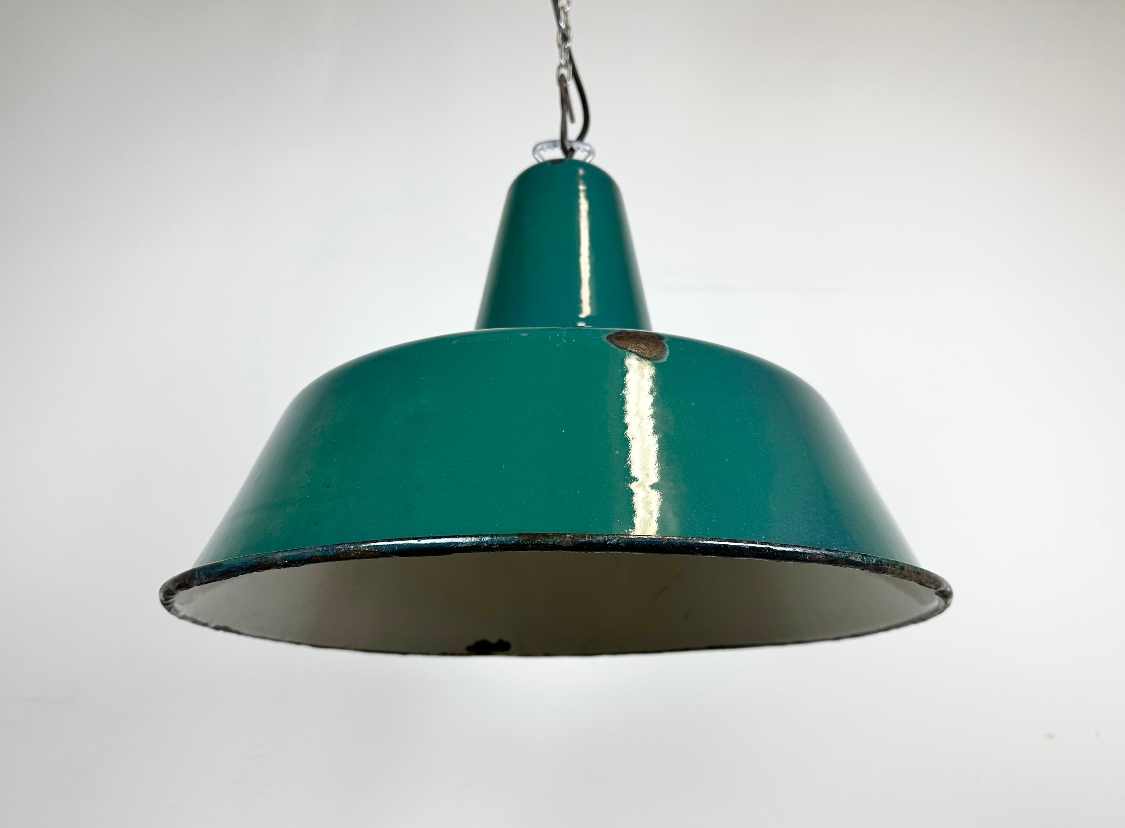 Industrielle grüne Emaille-Fabrik-Lampe, 1960er-Jahre im Angebot 2