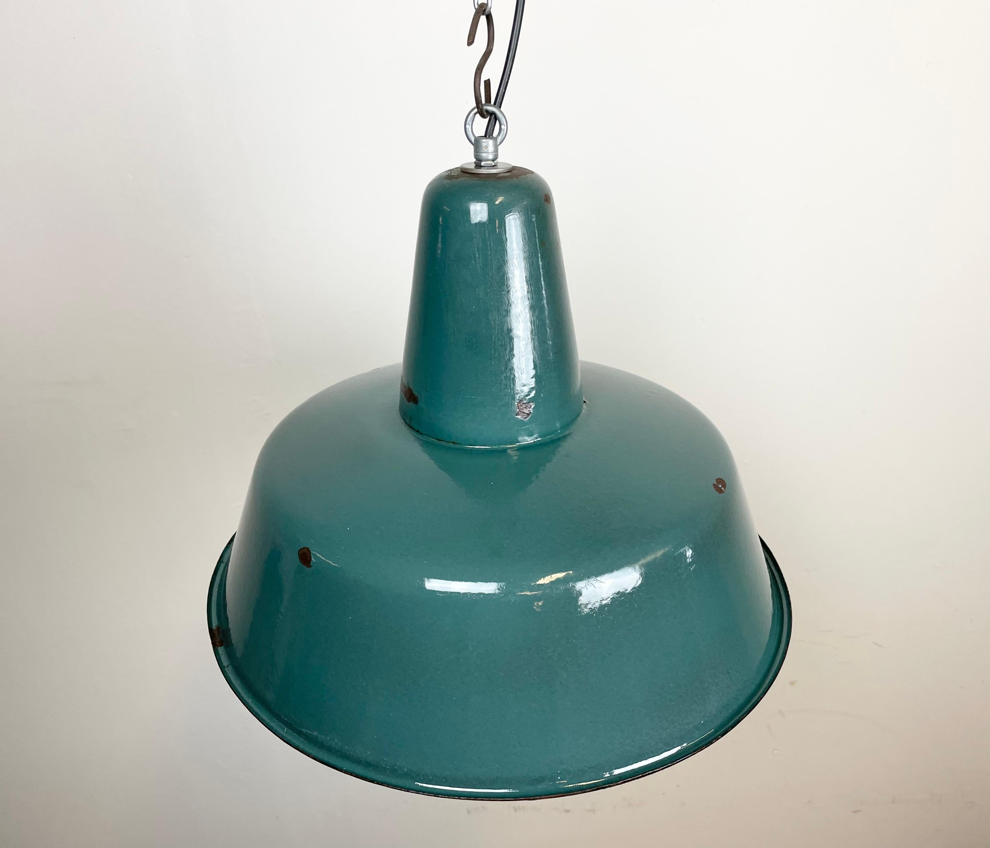 Industrielle grüne Emaille-Werkstattlampe, 1960er Jahre im Angebot 3