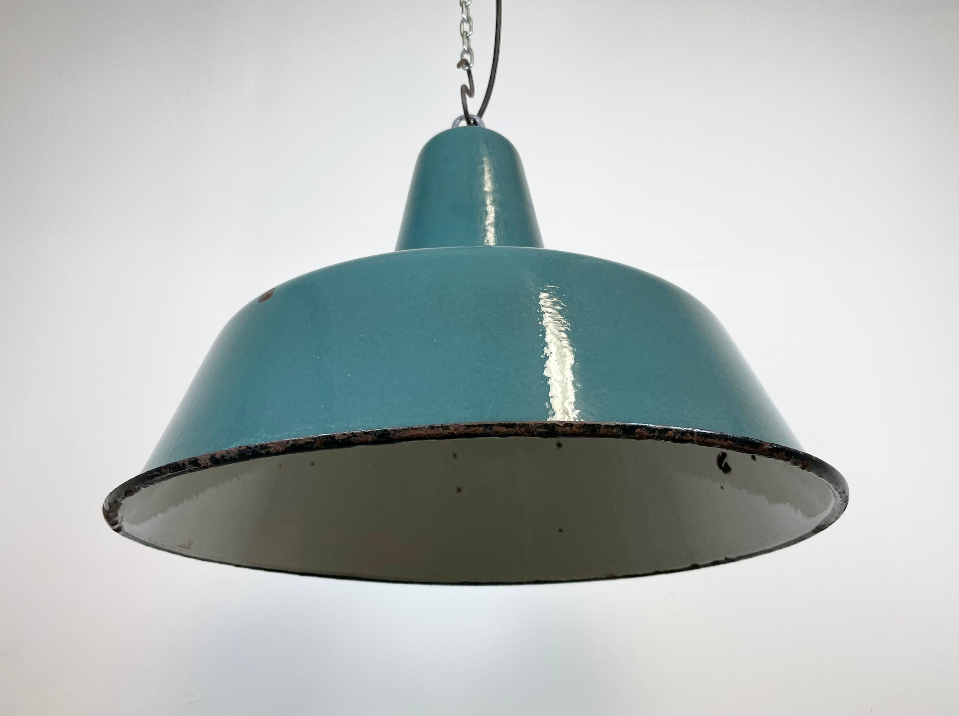 Industrielle grüne Emaille-Werkstattlampe, 1960er Jahre im Angebot 4