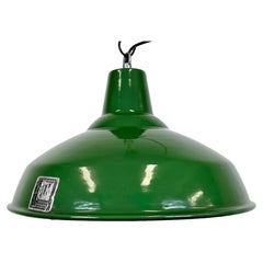 Lampe d'usine industrielle en émail vert de Benjamin, années 1960