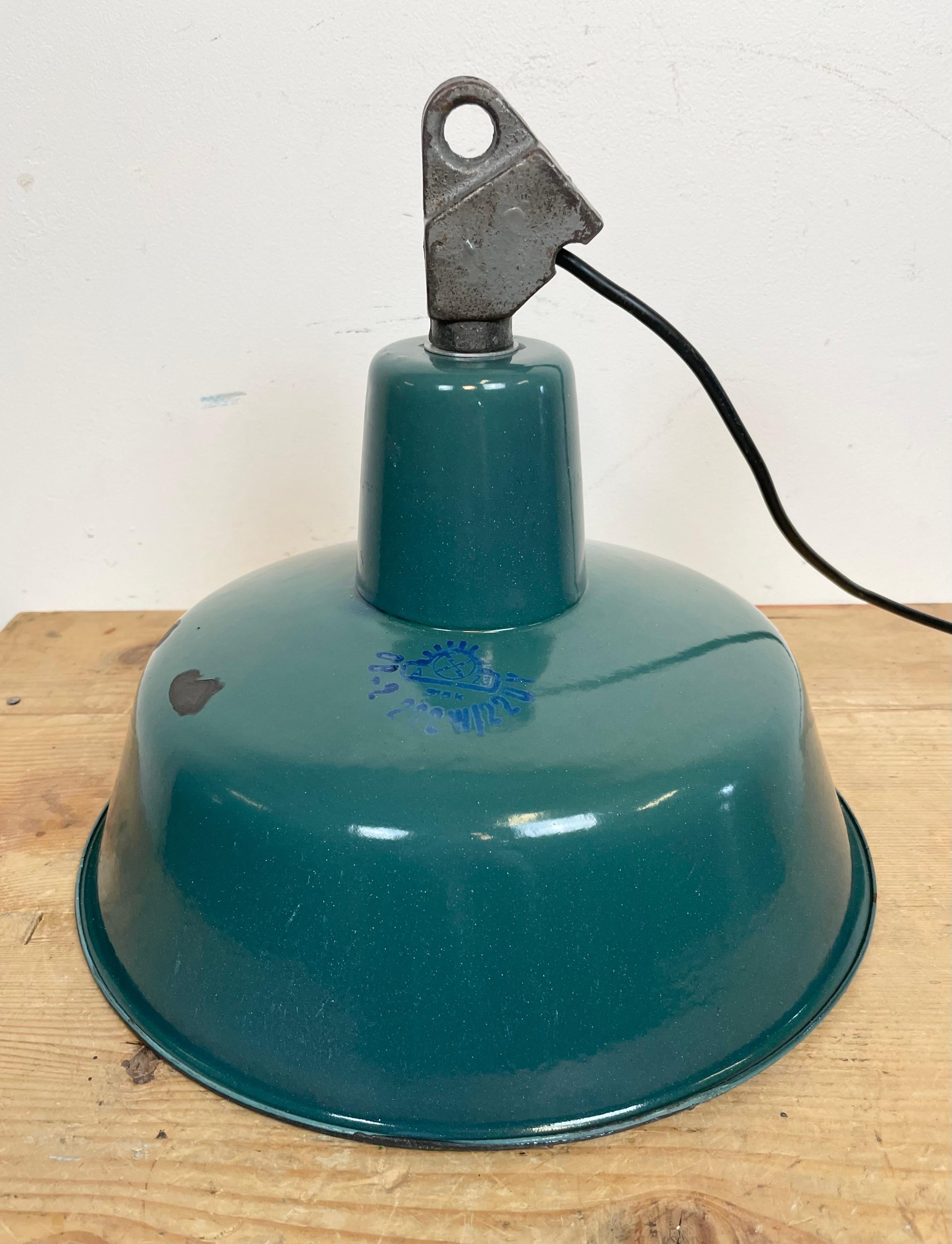 Industrial Green Enamel Factory Lamp with Cast Iron Top, 1960s For Sale 8