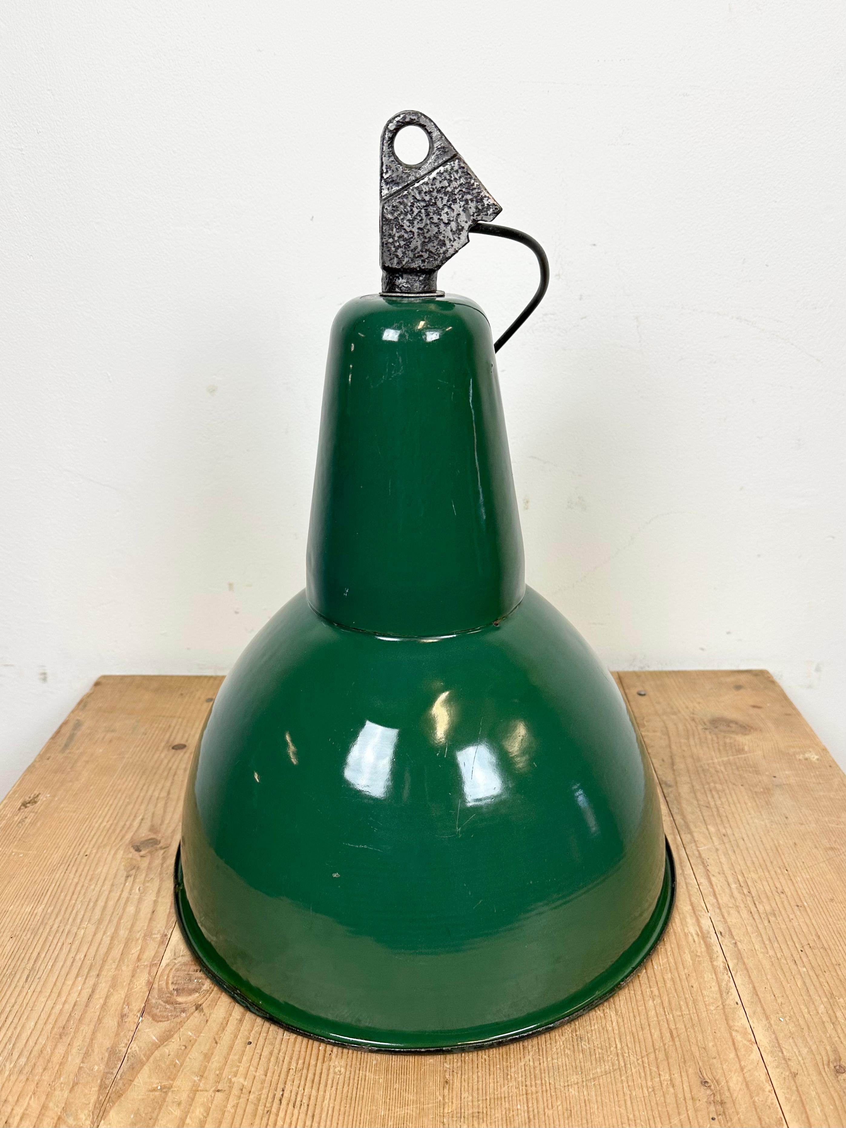 Industrial Green Enamel Factory Lamp with Cast Iron Top, 1960s For Sale 9