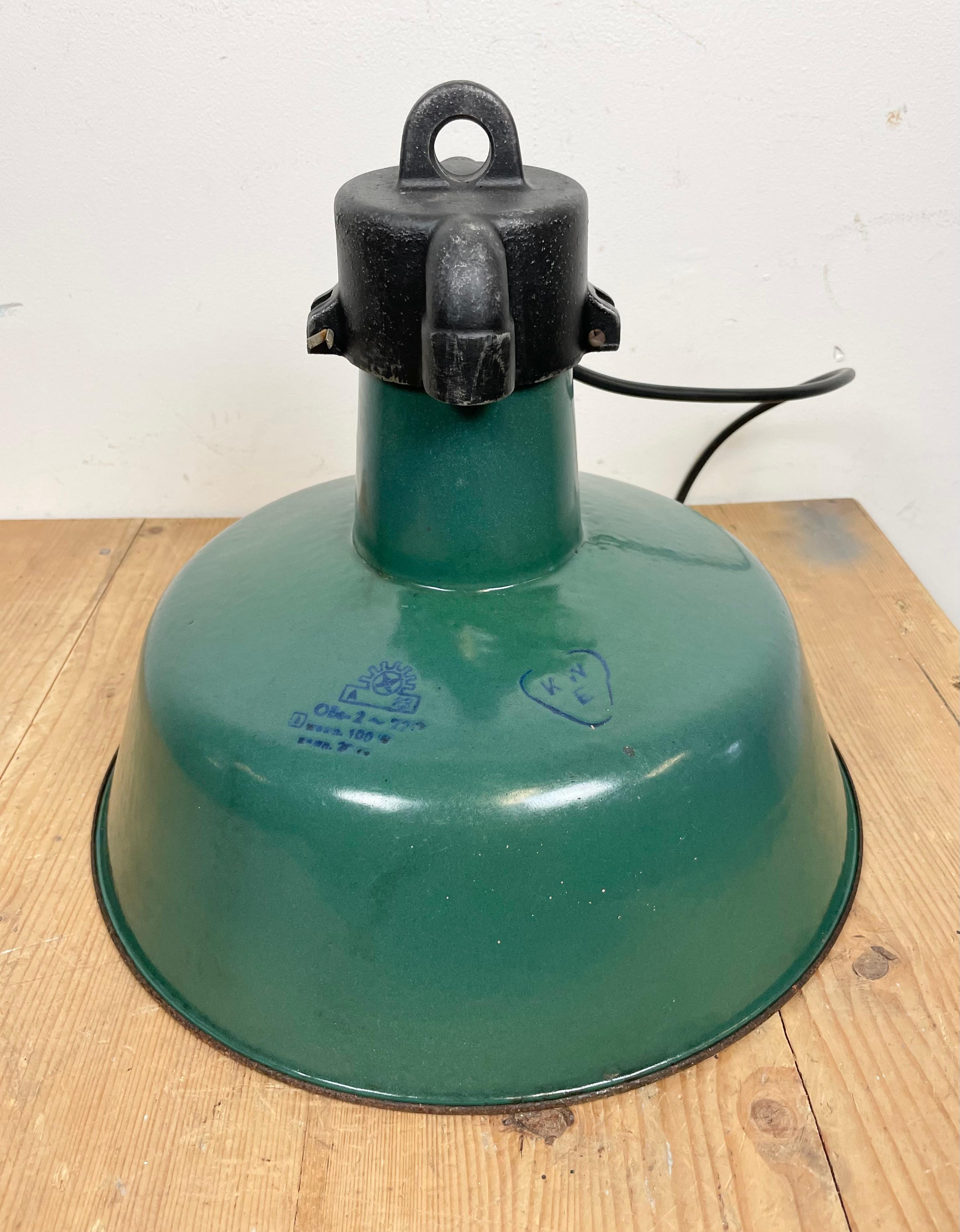 Industrial Green Enamel Factory Lamp with Cast Iron Top, 1960s For Sale 11