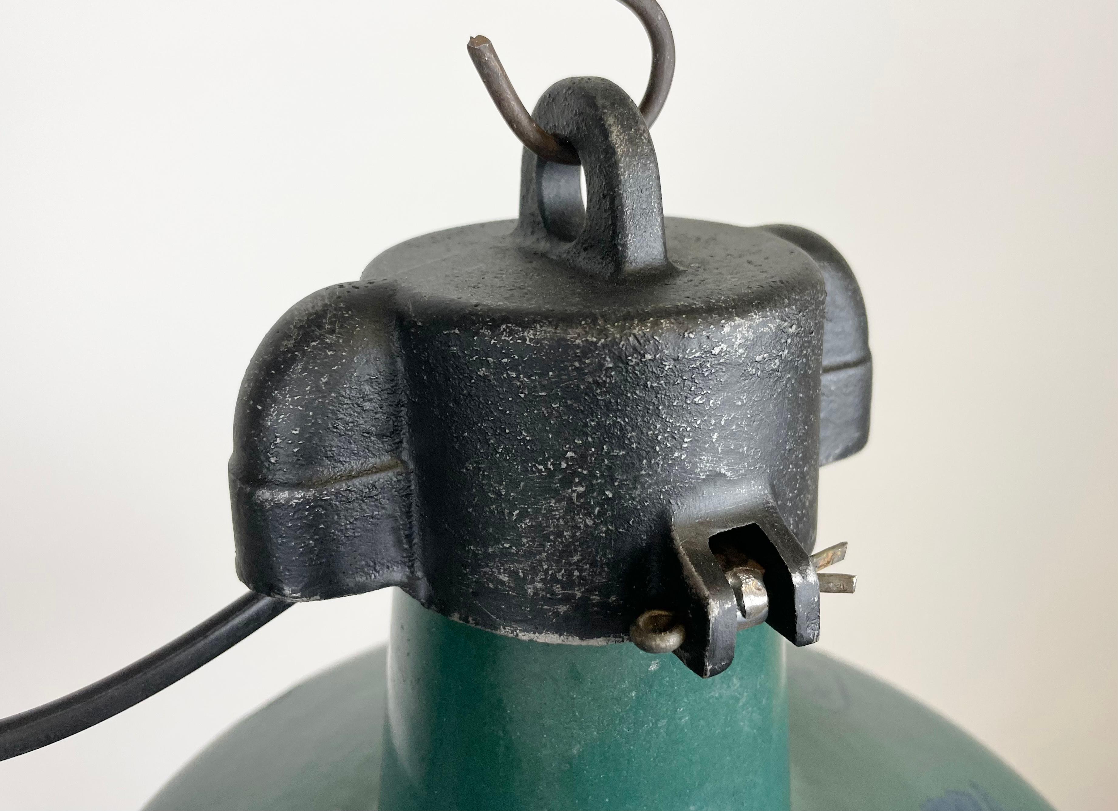 Industrial Green Enamel Factory Lamp with Cast Iron Top, 1960s For Sale 1