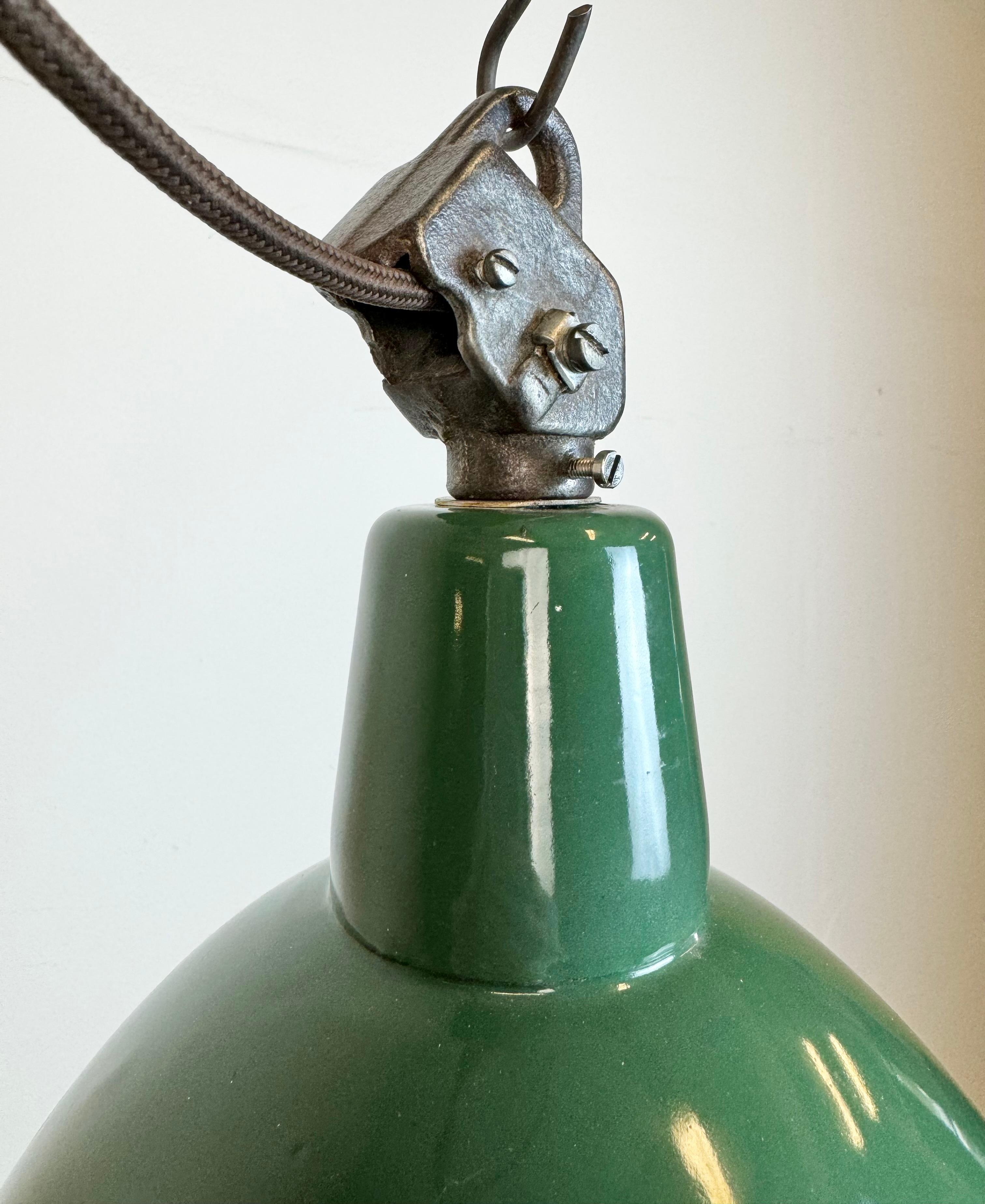 Industrial Green Enamel Factory Lamp with Cast Iron Top, 1960s For Sale 3